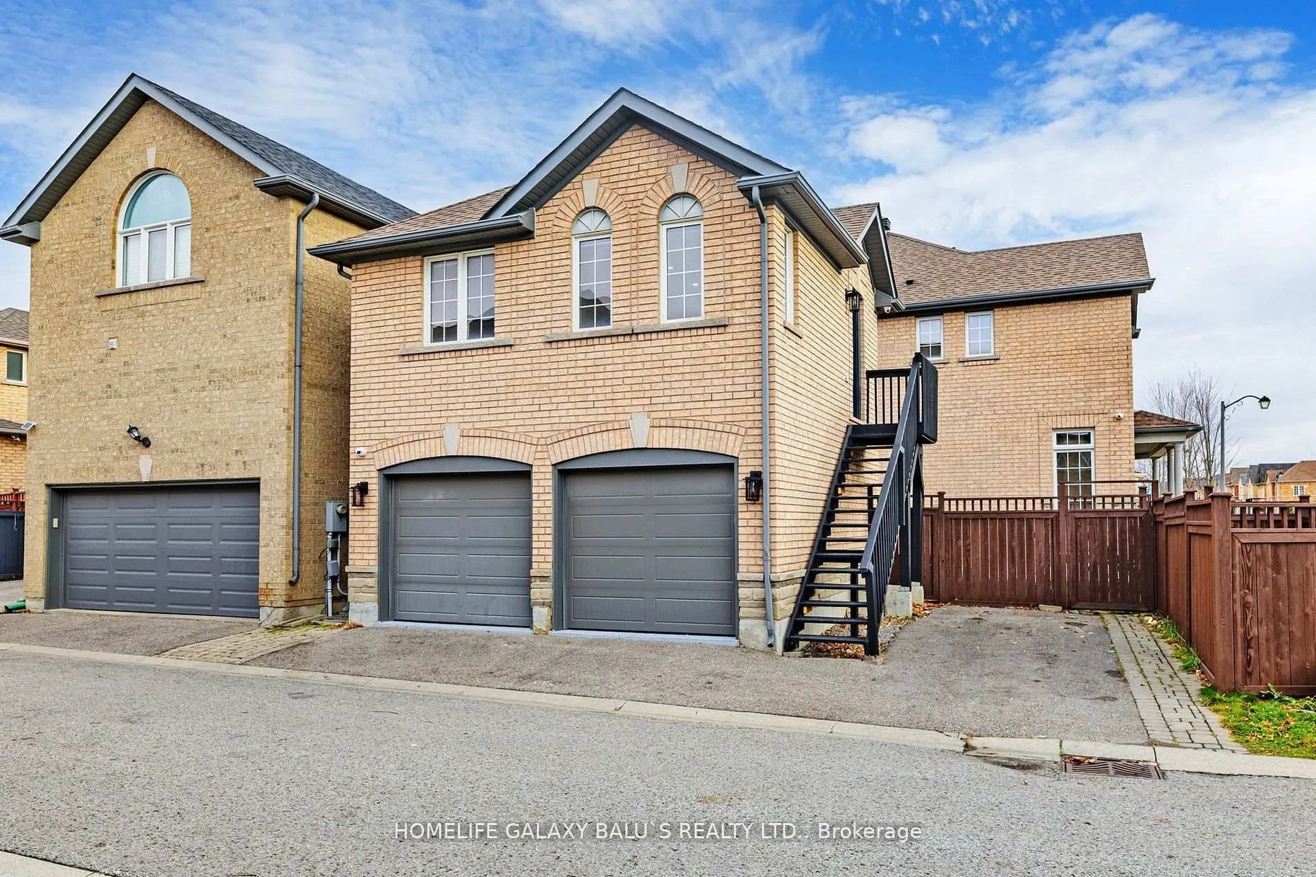 Front of Unit Coach, 58 Shady Oaks Avenue