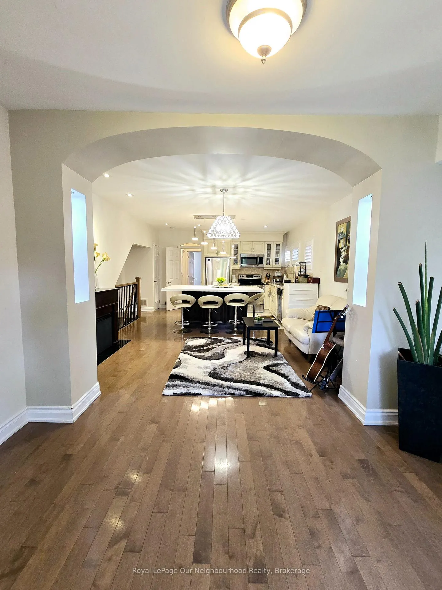 Photo 5 of Unit Main, 23 Beech Avenue, Toronto, The Beaches — HOMEH