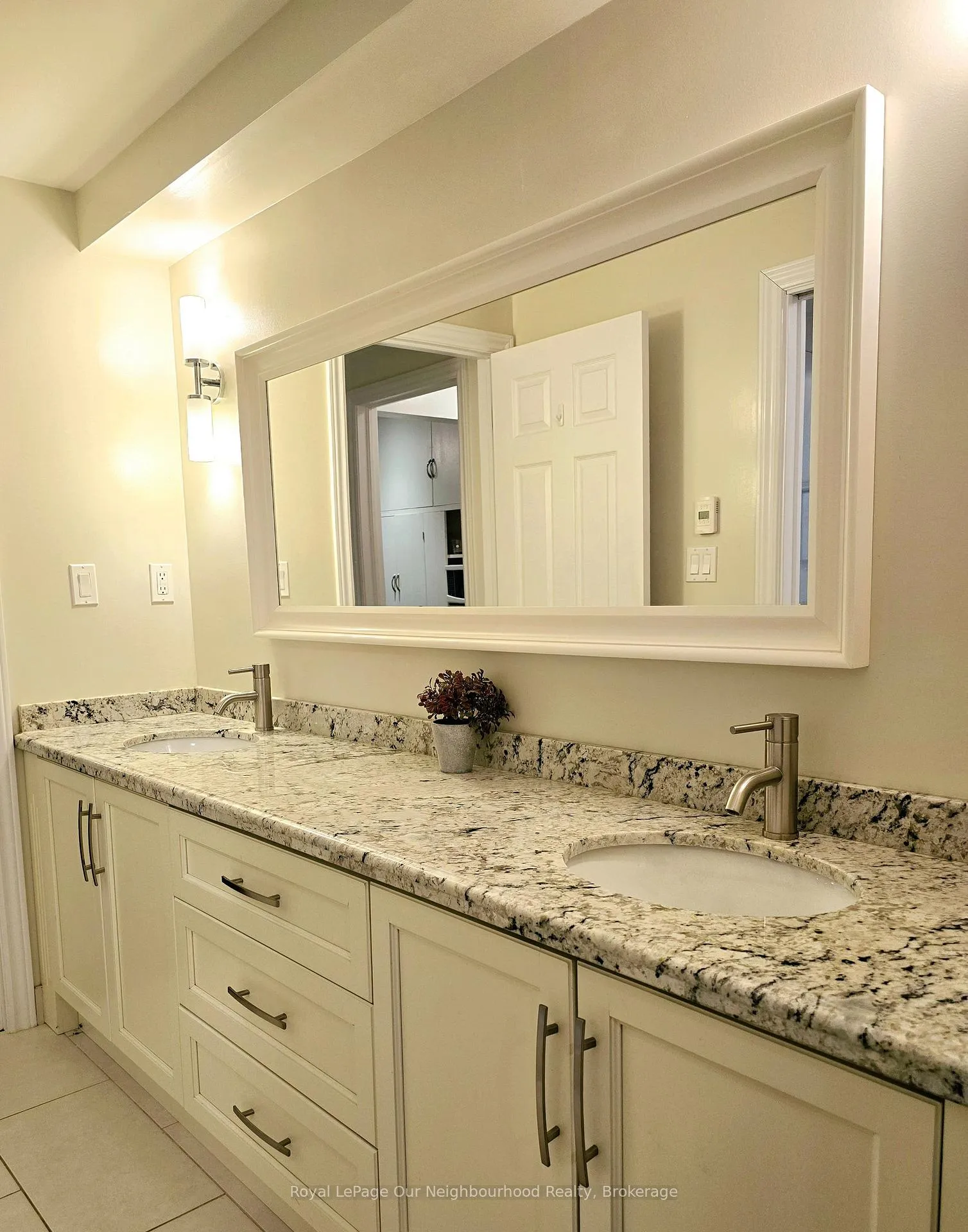 Photo 13 of Unit Main, 23 Beech Avenue, Toronto, The Beaches — HOMEH