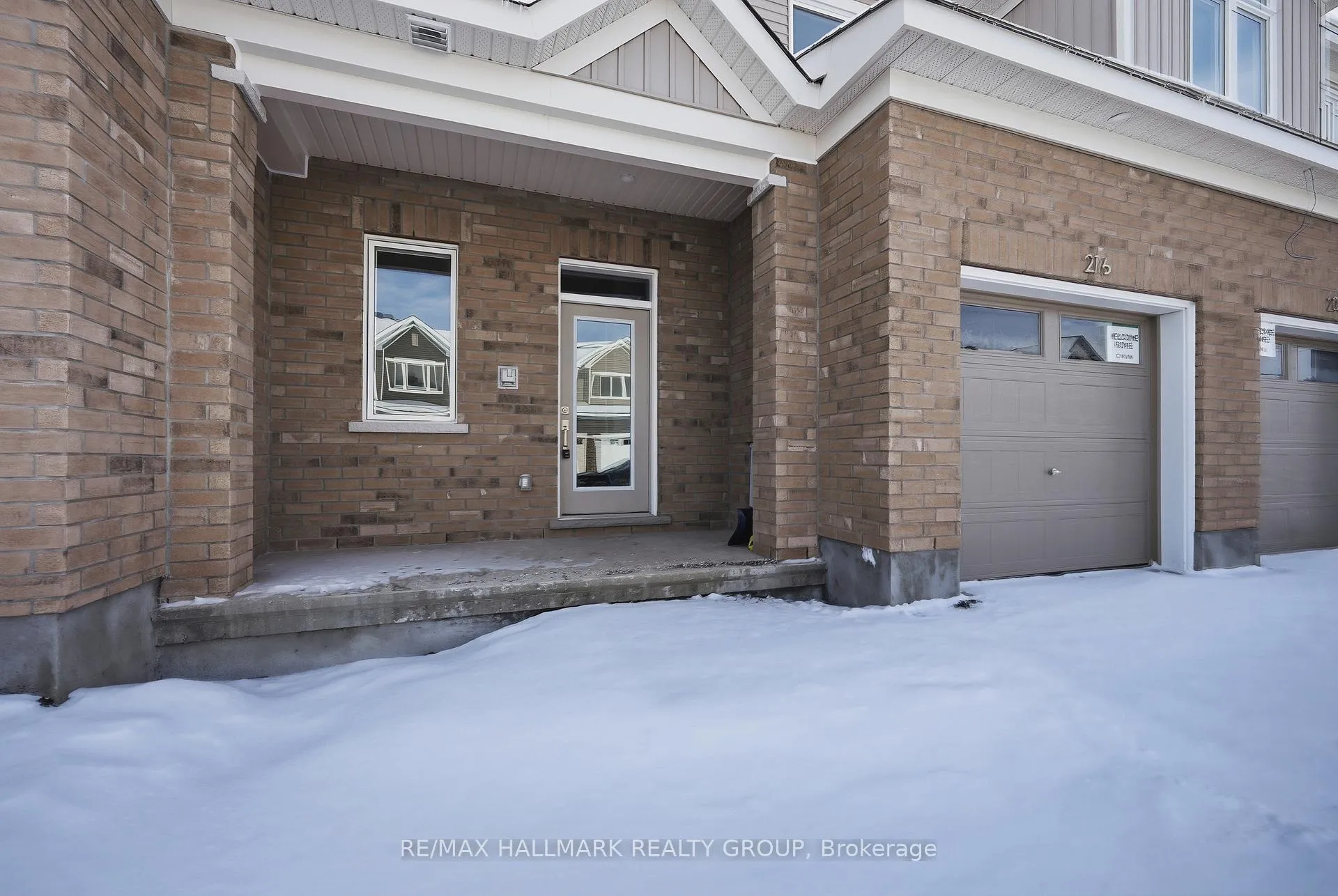 Photo 2 of 216 Ryan Reynolds Way, Ottawa, Mer Bleue/Bradley Estates/Anderson Park — HOMEH