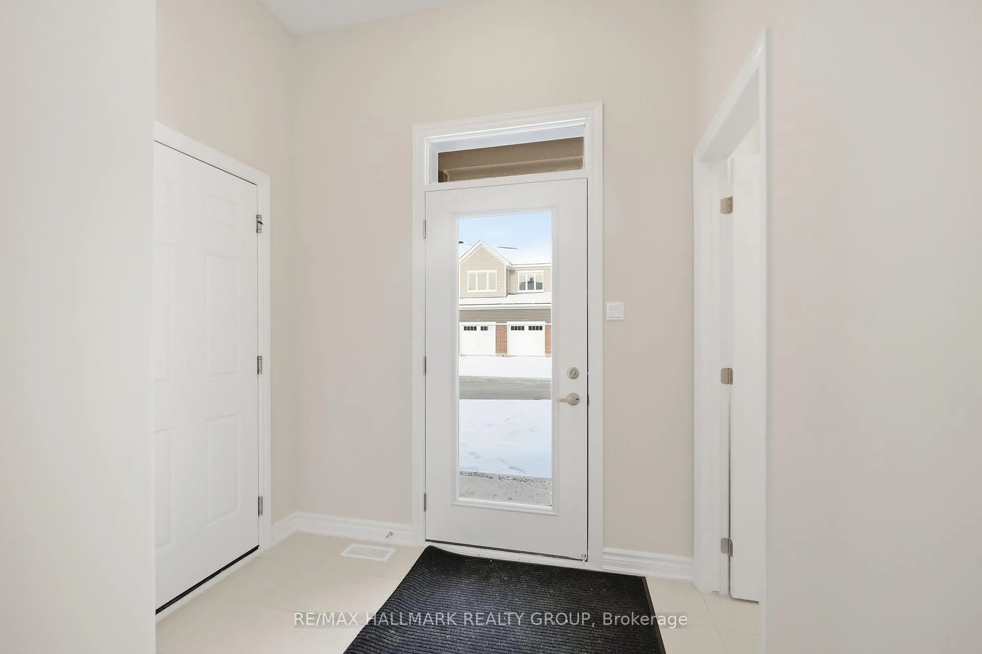 Photo 3 of 216 Ryan Reynolds Way, Ottawa, Mer Bleue/Bradley Estates/Anderson Park — HOMEH