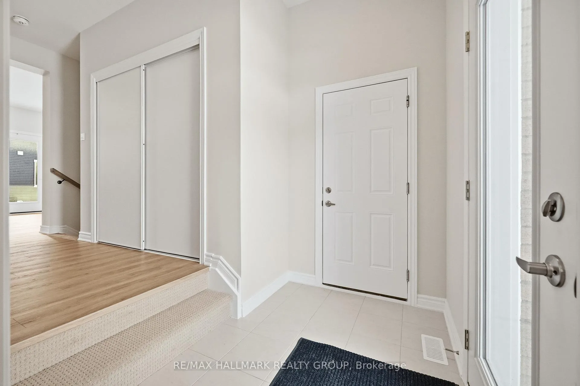 Photo 5 of 216 Ryan Reynolds Way, Ottawa, Mer Bleue/Bradley Estates/Anderson Park — HOMEH