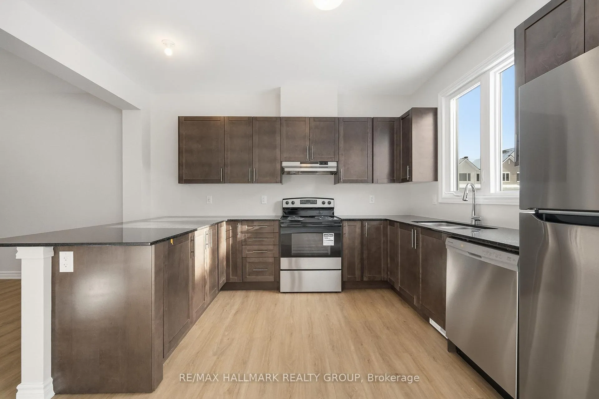 Photo 12 of 216 Ryan Reynolds Way, Ottawa, Mer Bleue/Bradley Estates/Anderson Park — HOMEH