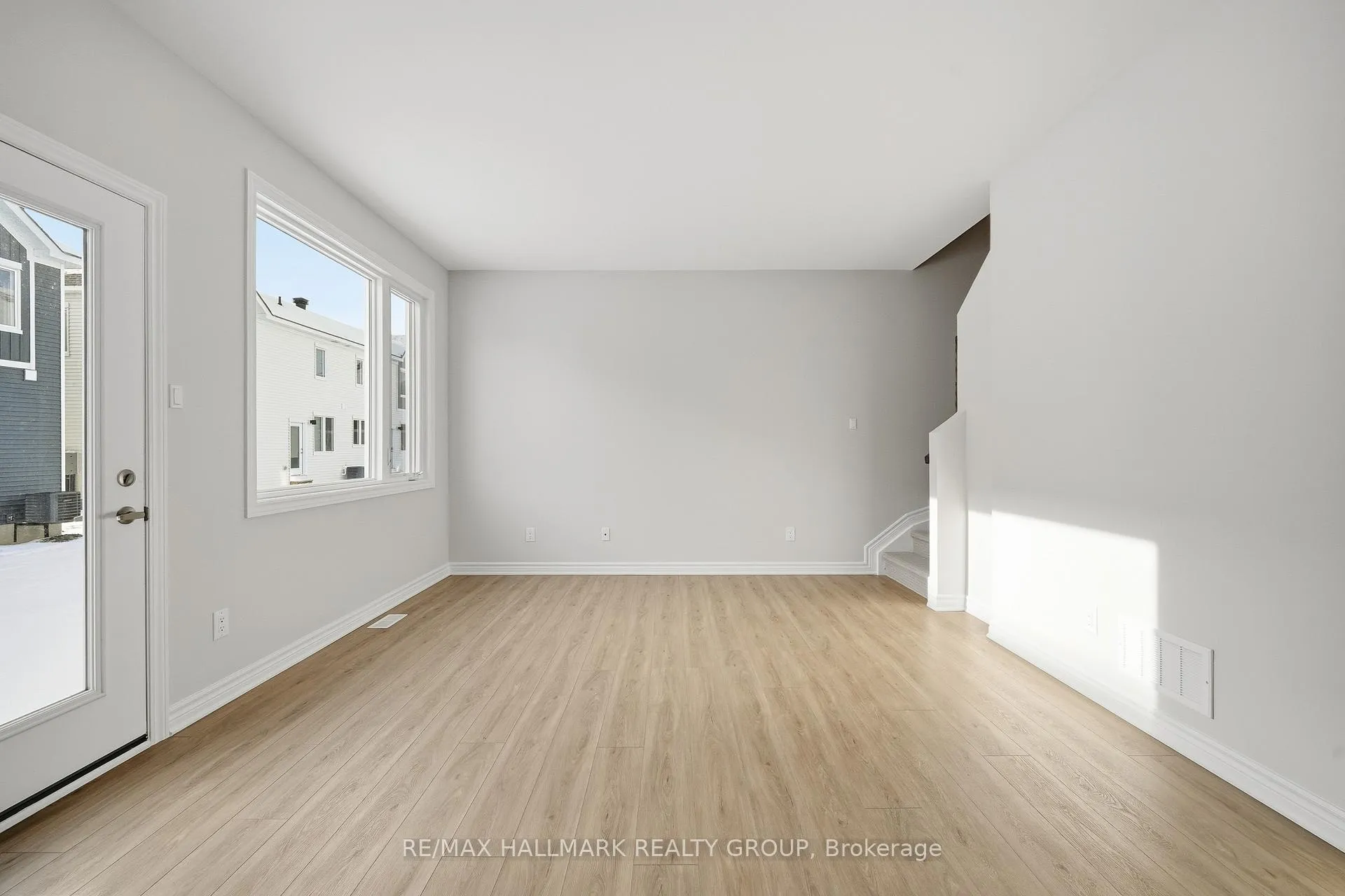 Photo 14 of 216 Ryan Reynolds Way, Ottawa, Mer Bleue/Bradley Estates/Anderson Park — HOMEH