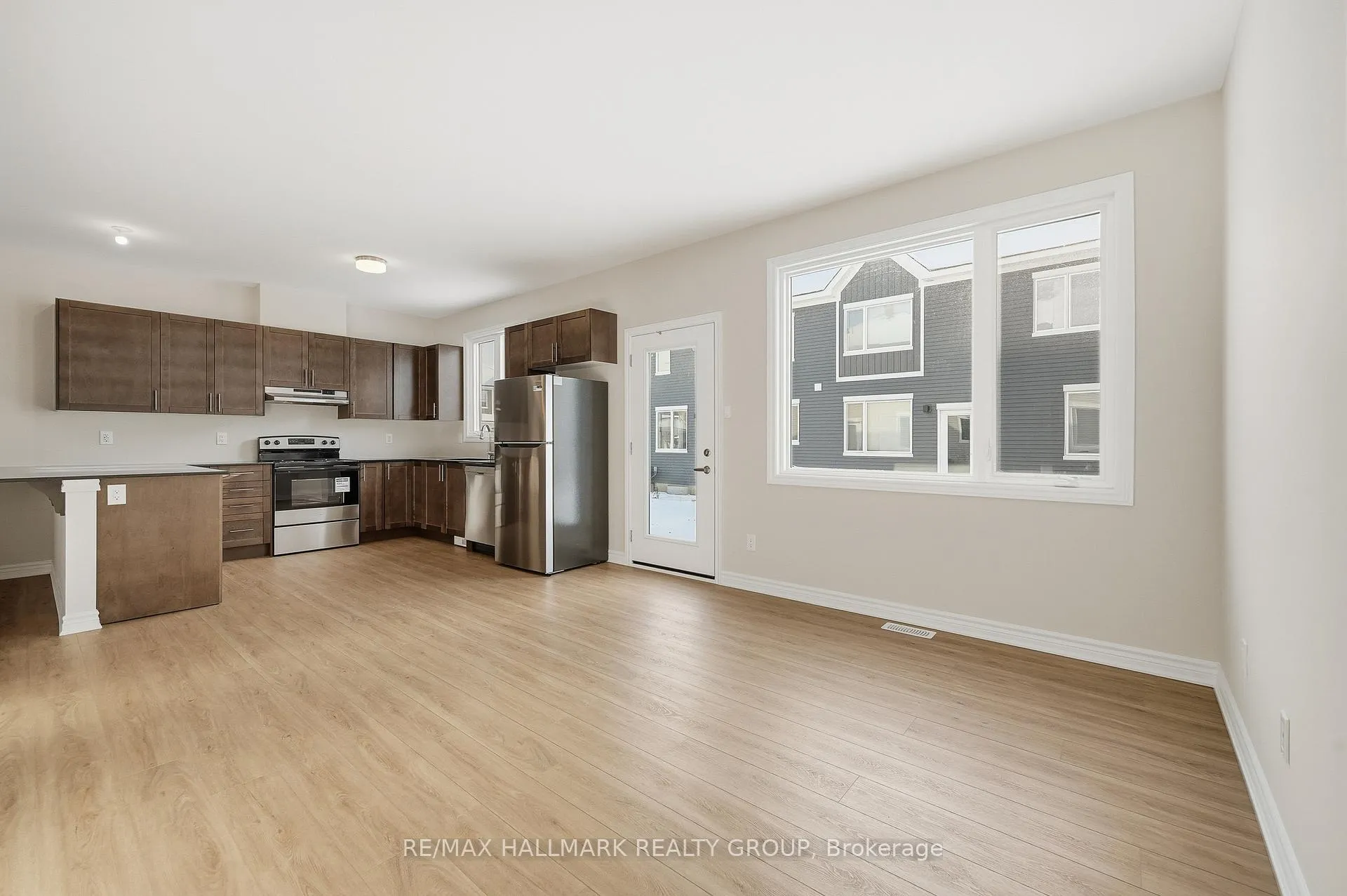 Photo 15 of 216 Ryan Reynolds Way, Ottawa, Mer Bleue/Bradley Estates/Anderson Park — HOMEH