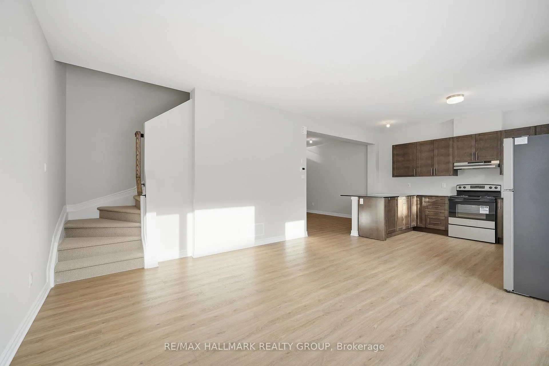 Photo 16 of 216 Ryan Reynolds Way, Ottawa, Mer Bleue/Bradley Estates/Anderson Park — HOMEH