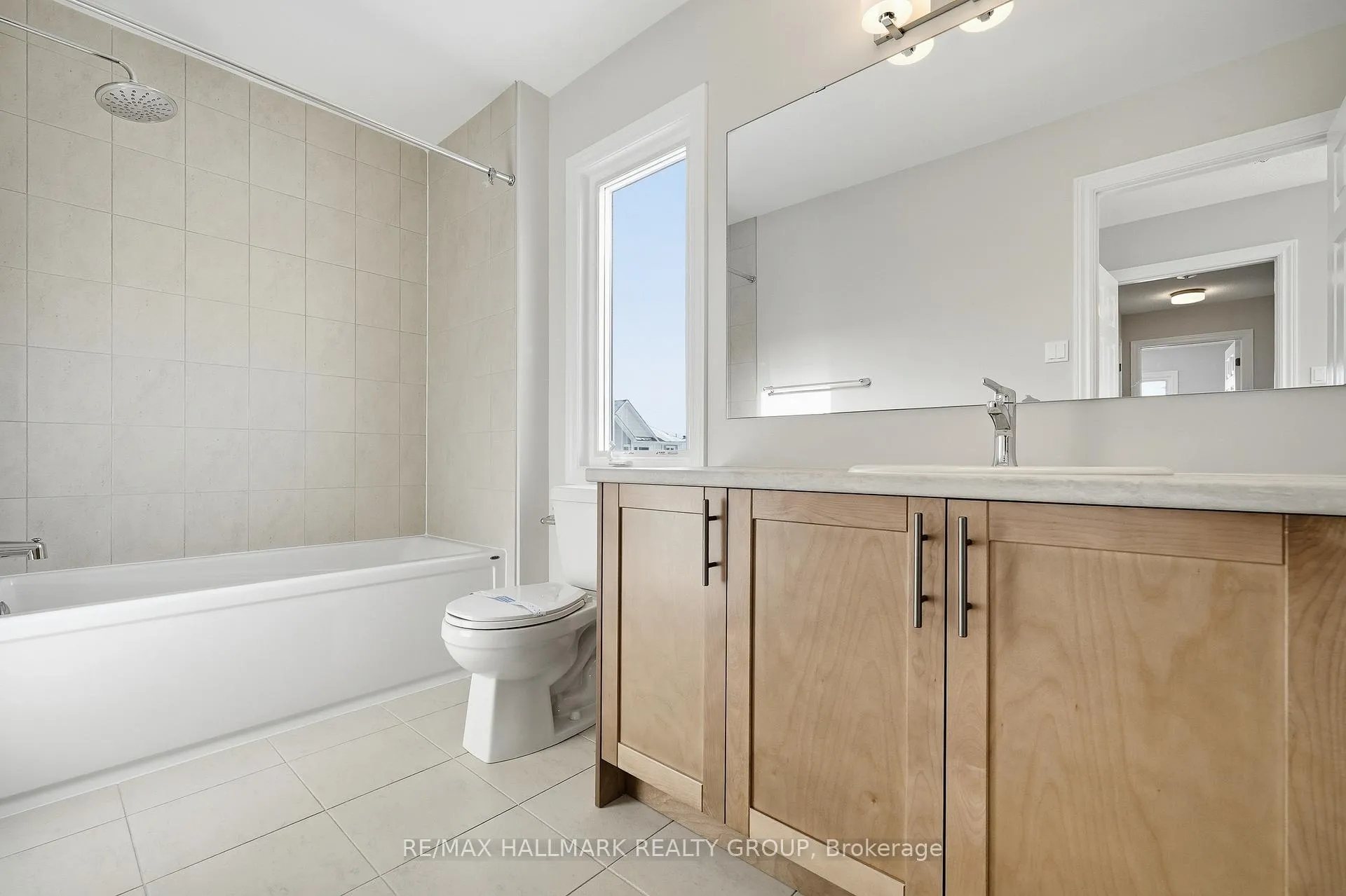 Photo 20 of 216 Ryan Reynolds Way, Ottawa, Mer Bleue/Bradley Estates/Anderson Park — HOMEH