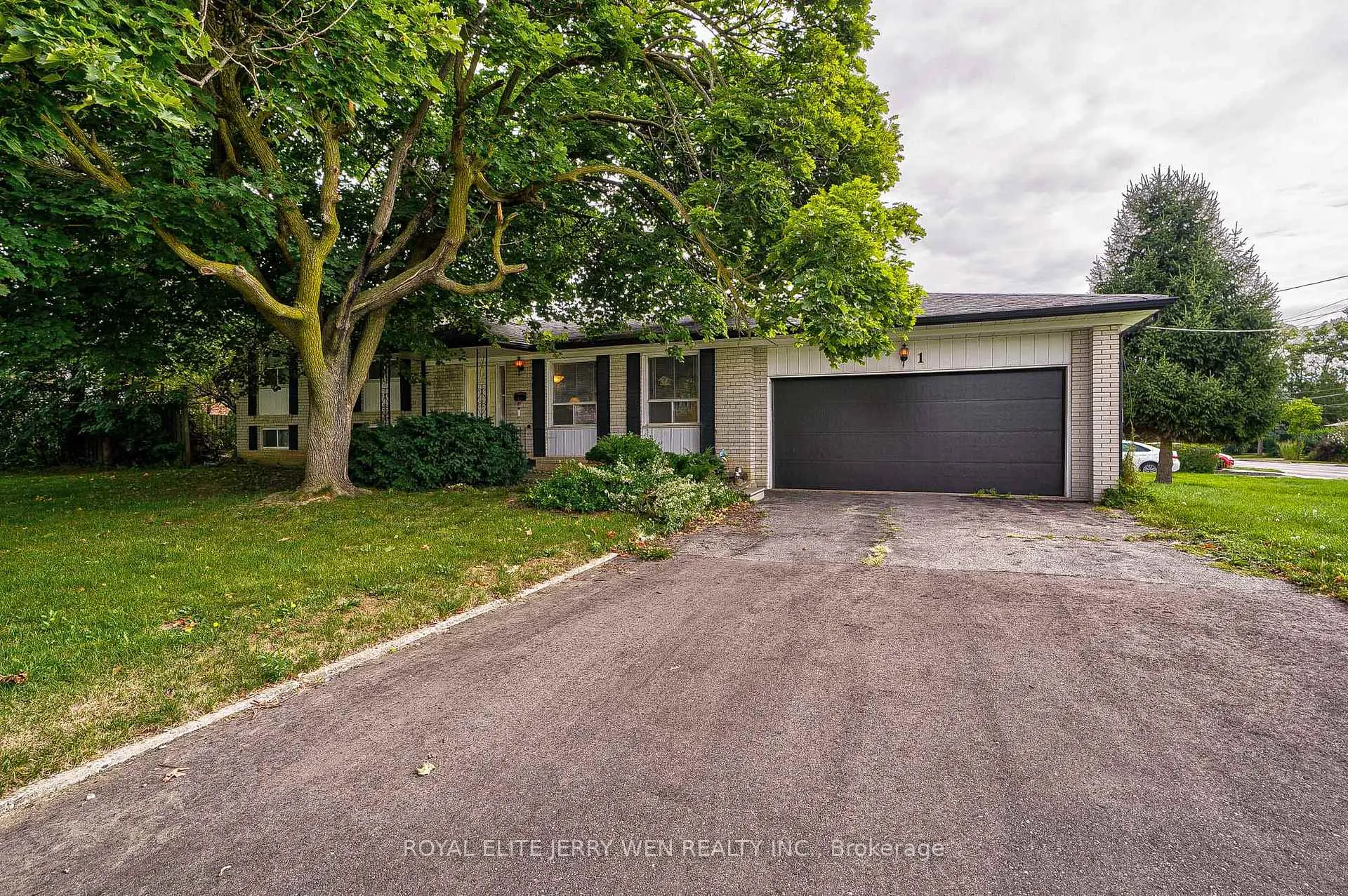 Photo 1 of 1 Mira Road, Markham, Thornhill — HOMEH