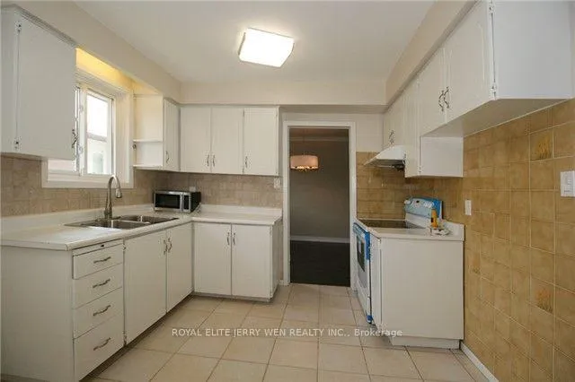 Photo 5 of 1 Mira Road, Markham, Thornhill — HOMEH