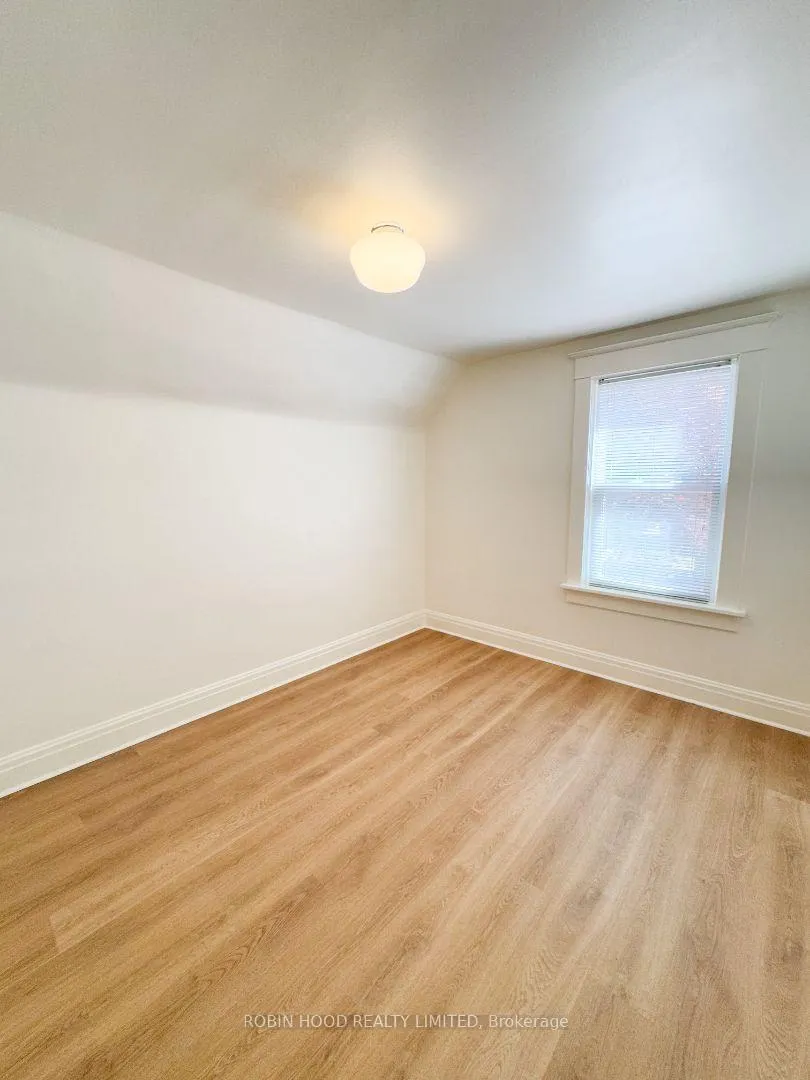 Photo 10 of 31 Pequegnat Avenue, Kitchener — HOMEH
