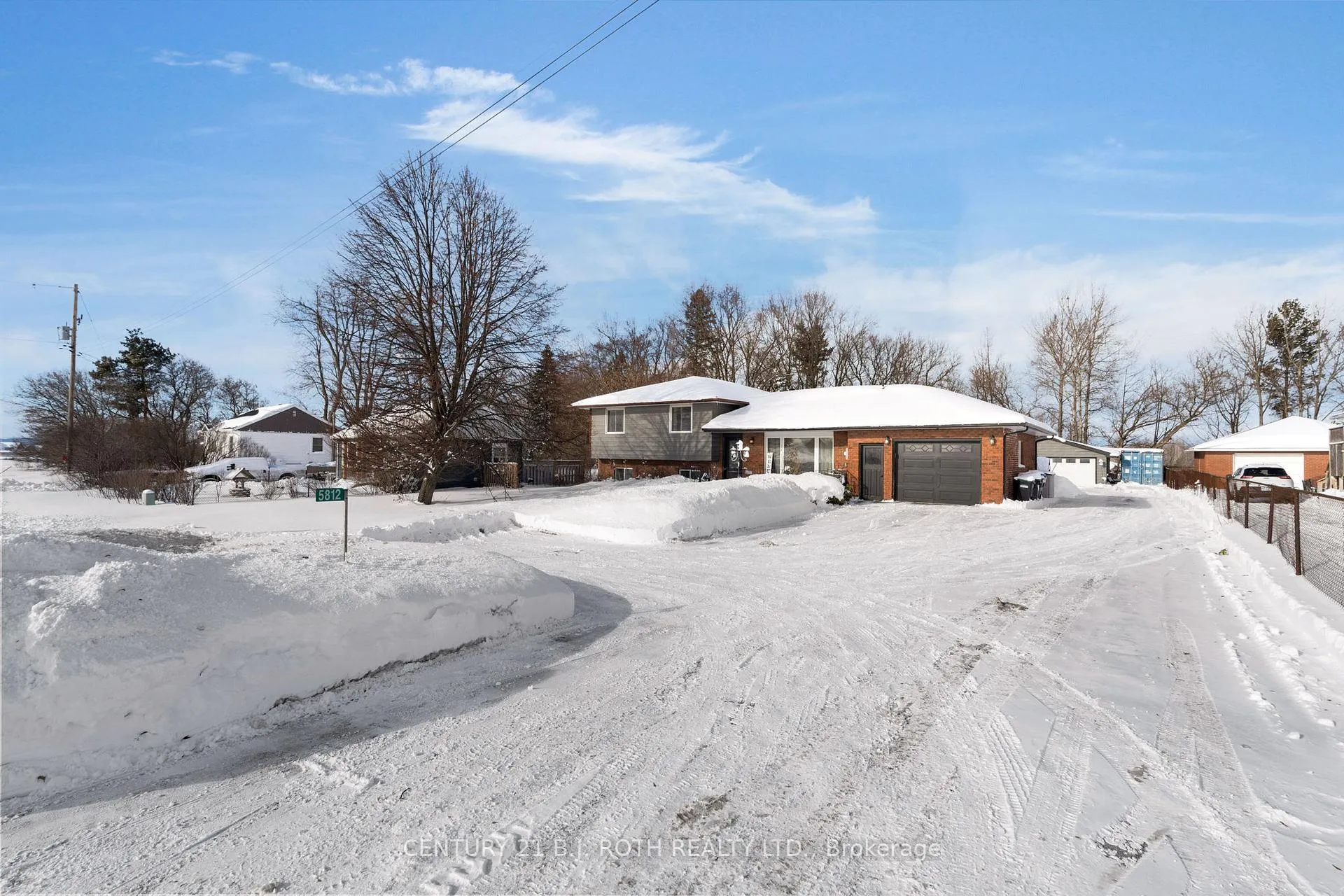 Photo 2 of 5812 County Rd 90, Springwater, Rural Springwater — HOMEH