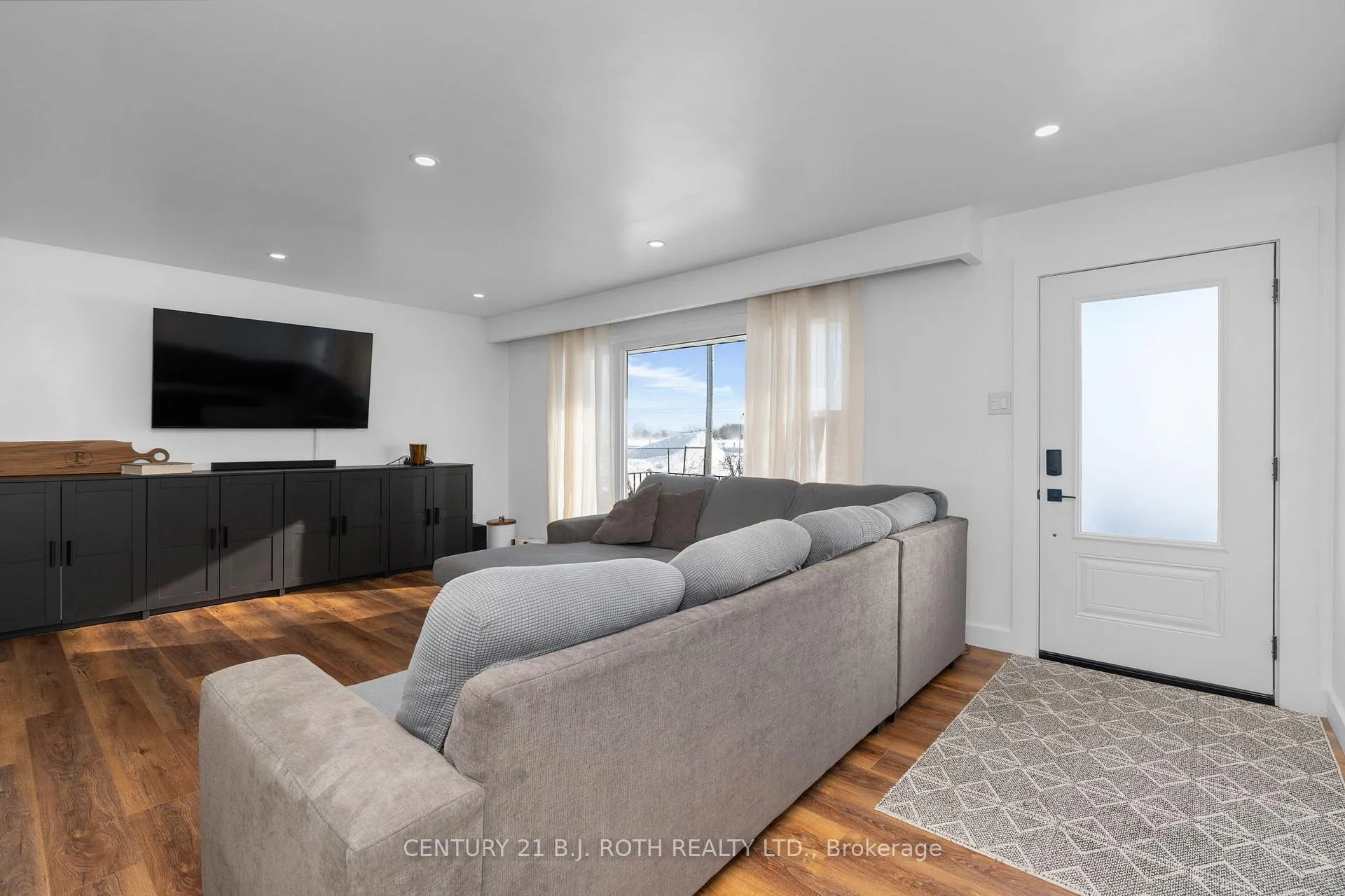 Photo 4 of 5812 County Rd 90, Springwater, Rural Springwater — HOMEH