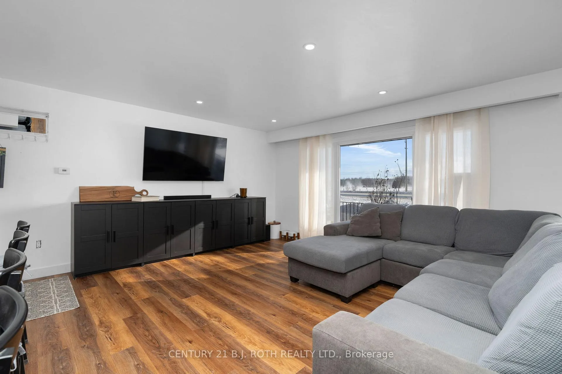 Photo 6 of 5812 County Rd 90, Springwater, Rural Springwater — HOMEH