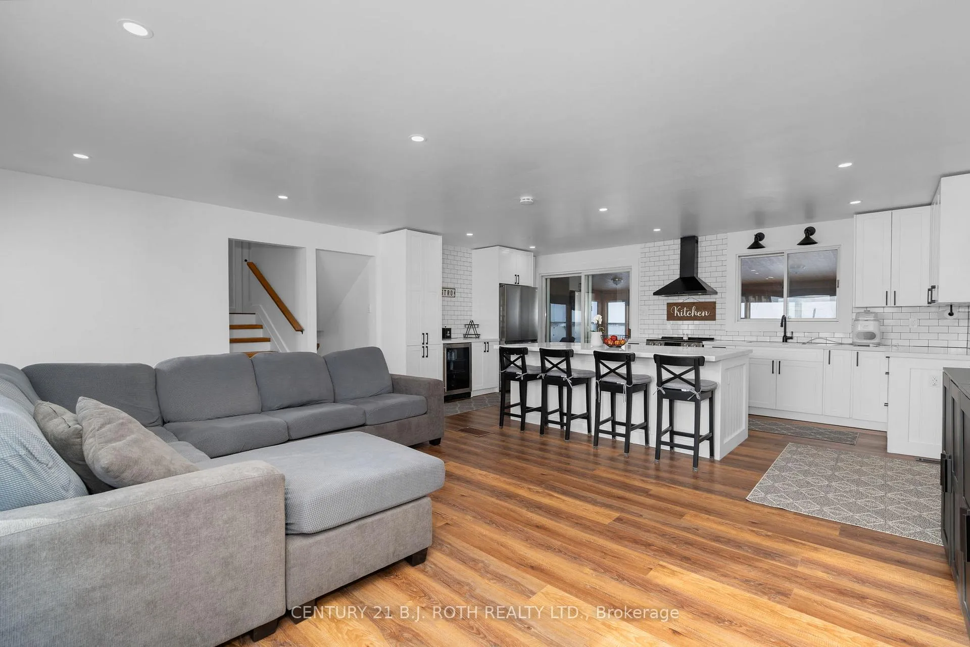 Photo 8 of 5812 County Rd 90, Springwater, Rural Springwater — HOMEH