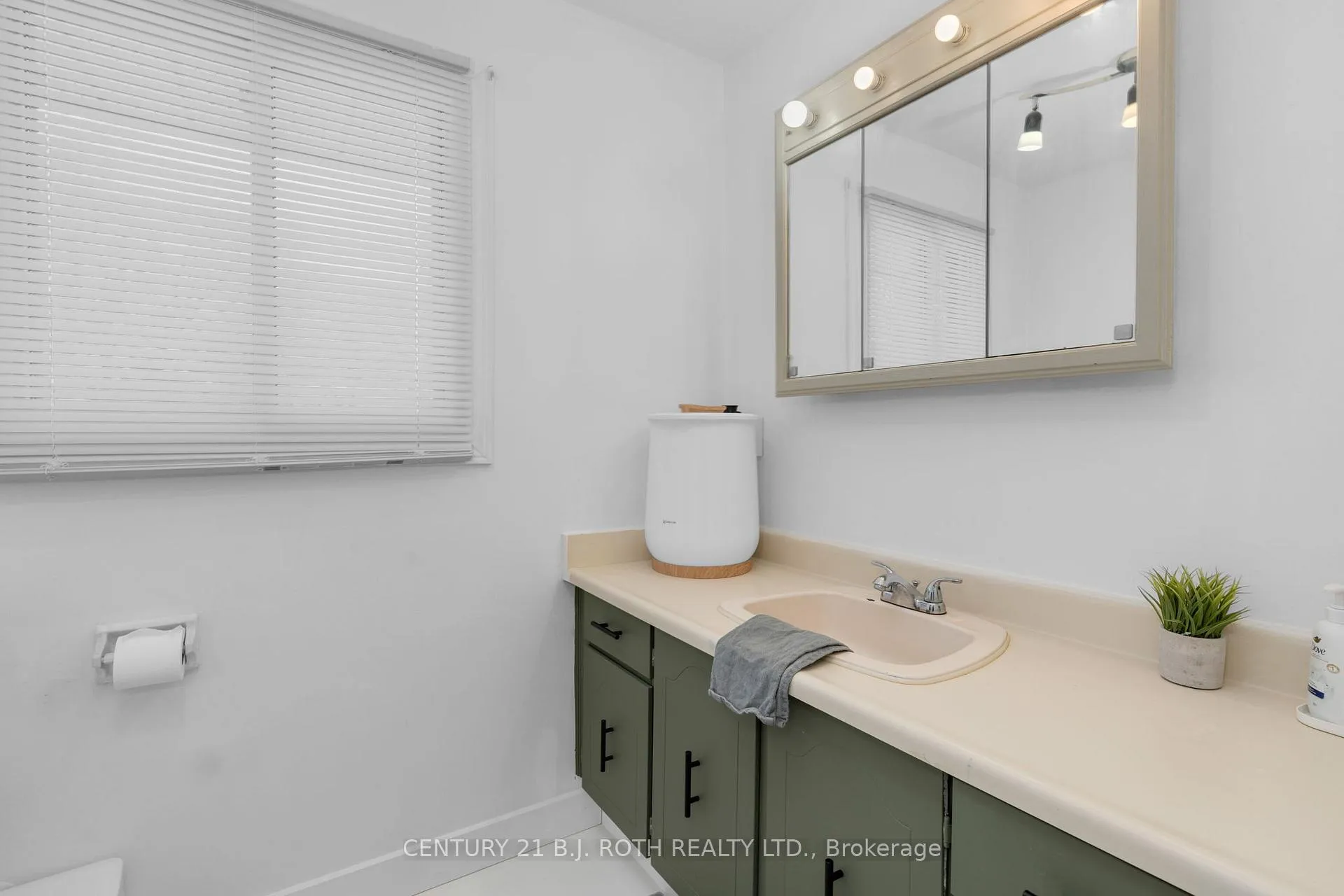 Photo 19 of 5812 County Rd 90, Springwater, Rural Springwater — HOMEH