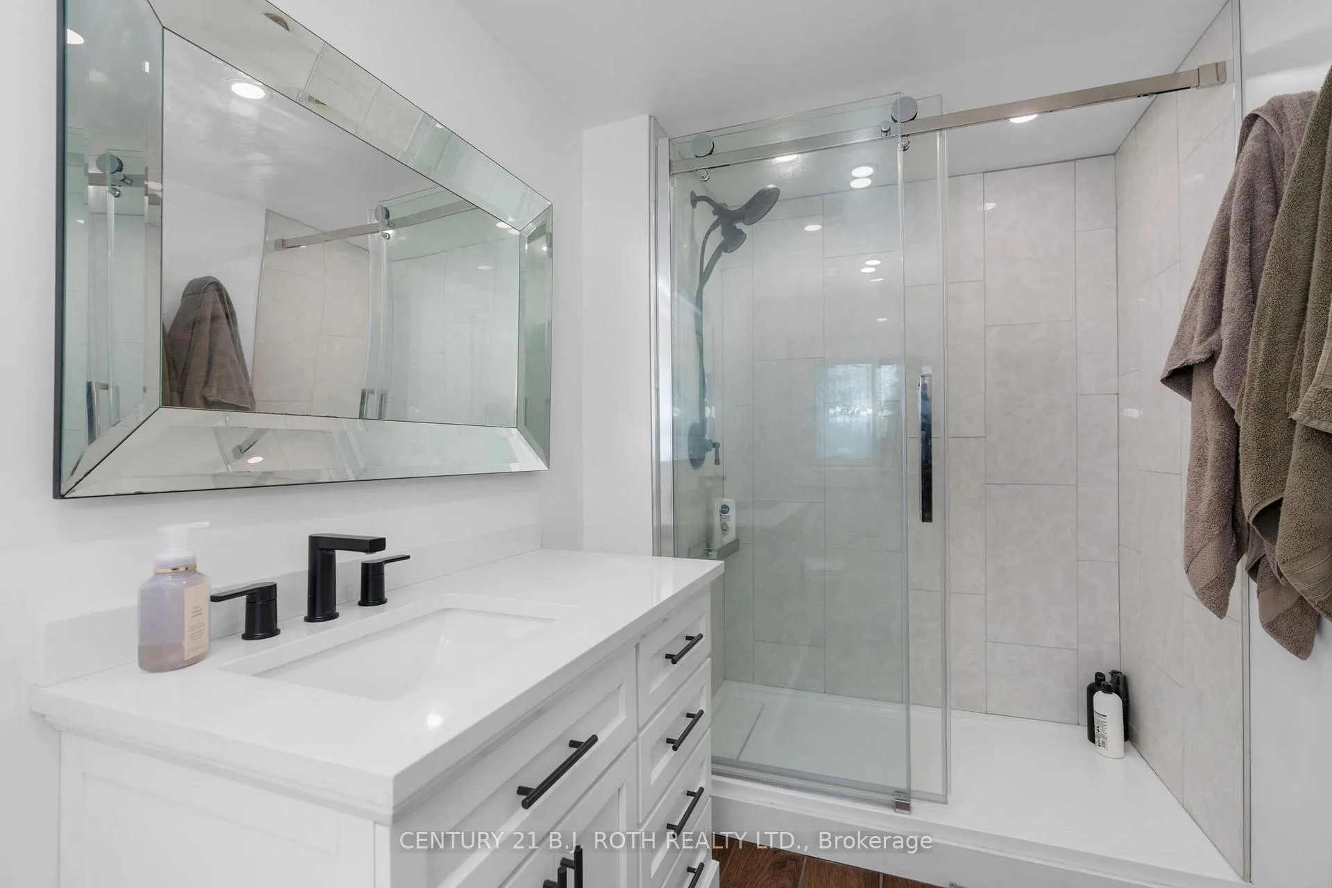 Photo 23 of 5812 County Rd 90, Springwater, Rural Springwater — HOMEH
