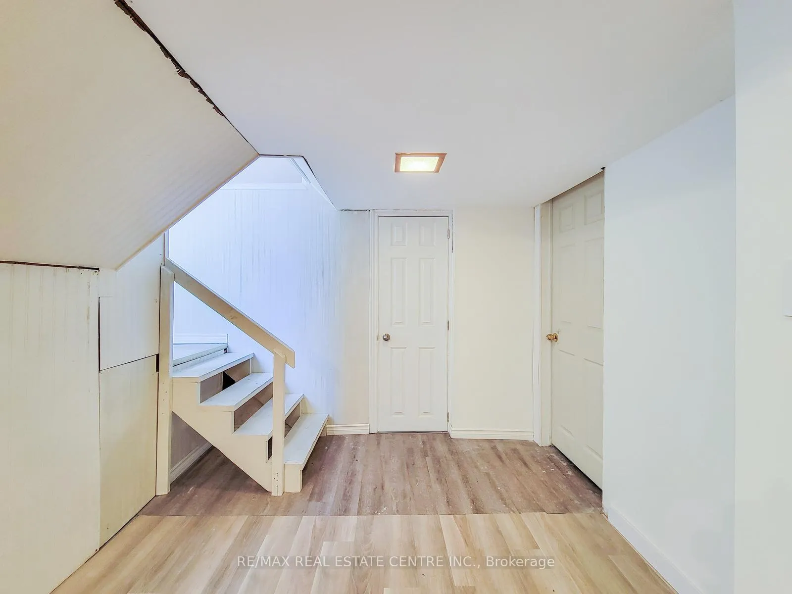 Photo 4 of 363 East 27th Street, Hamilton, Burkholme — HOMEH