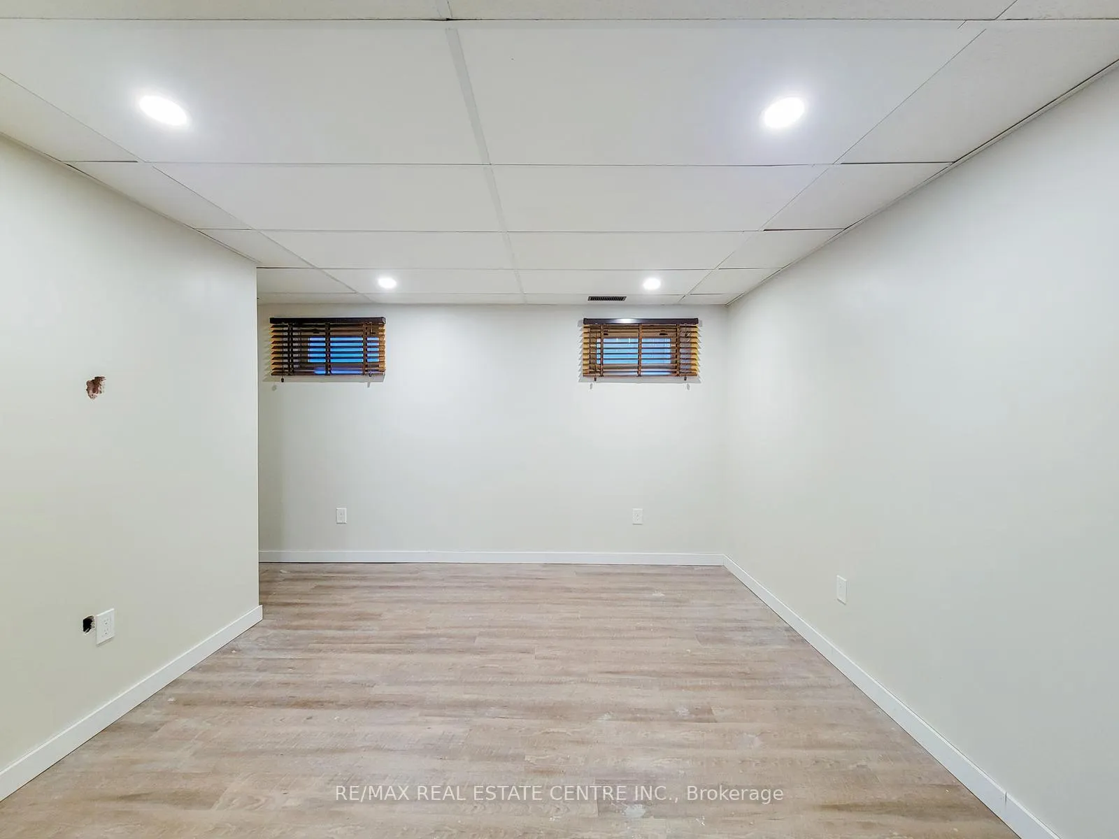 Photo 10 of 363 East 27th Street, Hamilton, Burkholme — HOMEH