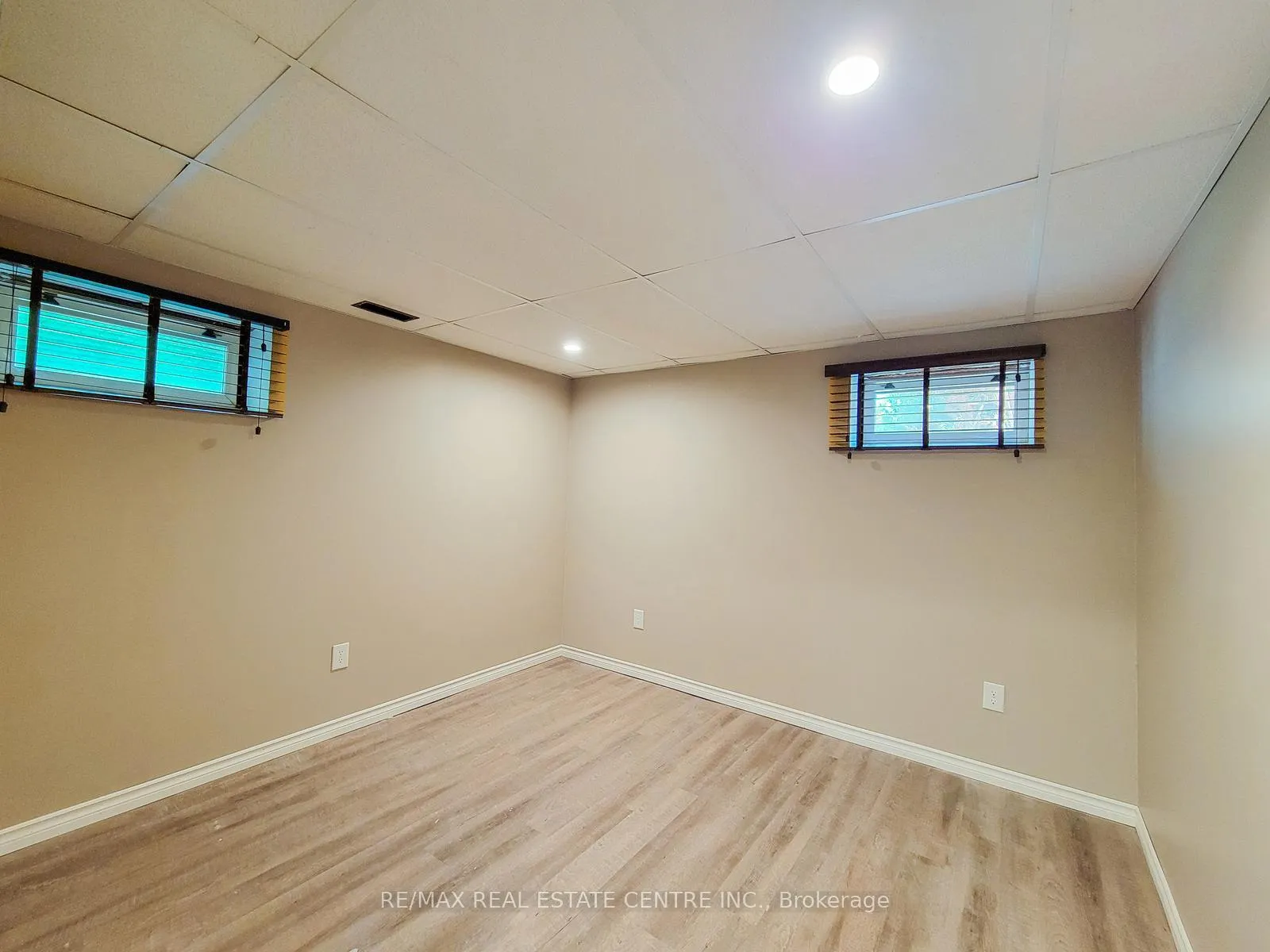 Photo 14 of 363 East 27th Street, Hamilton, Burkholme — HOMEH
