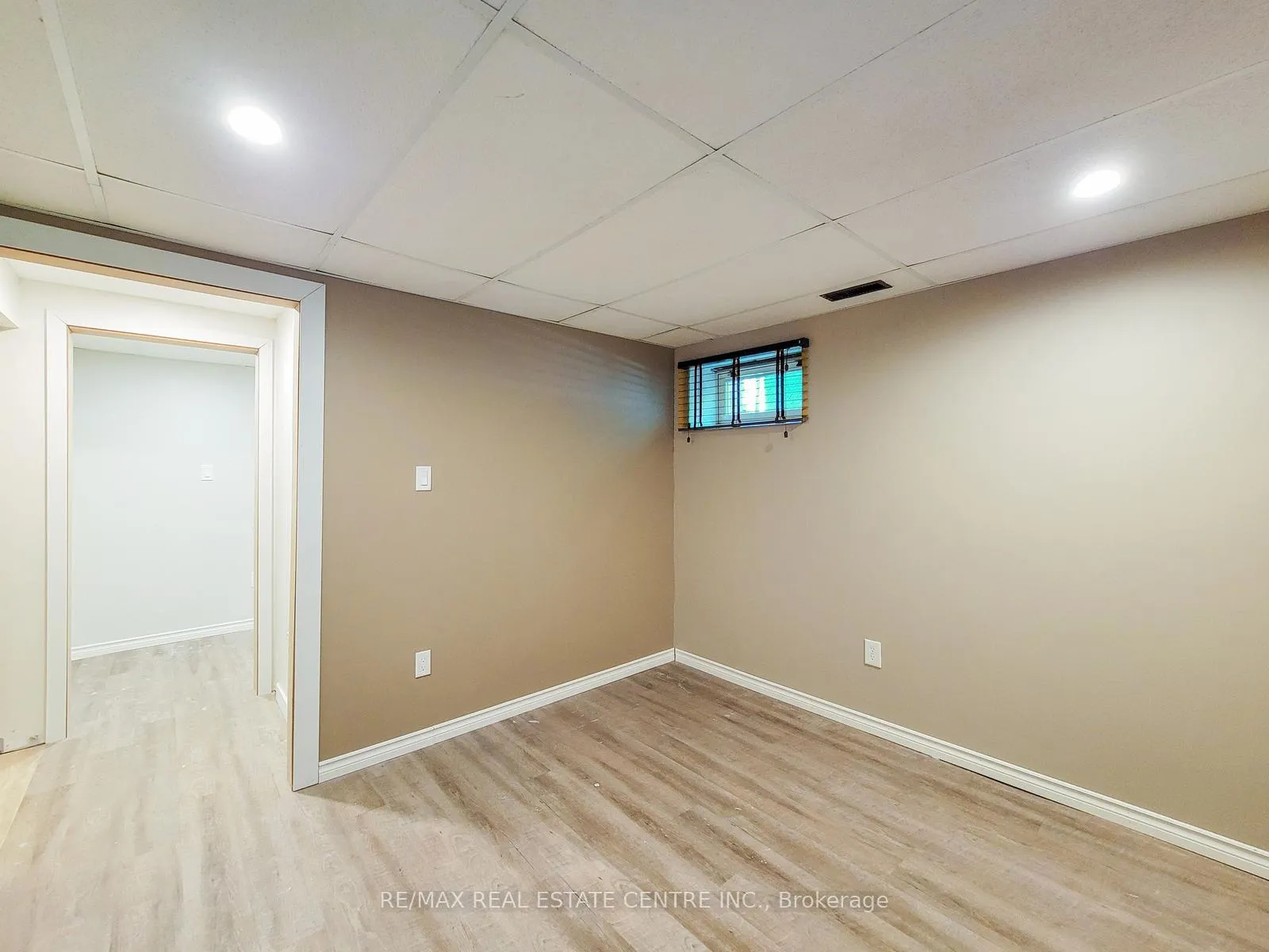 Photo 15 of 363 East 27th Street, Hamilton, Burkholme — HOMEH