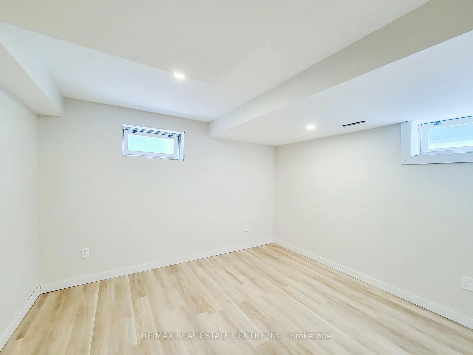 Photo 17 of 363 East 27th Street, Hamilton, Burkholme — HOMEH
