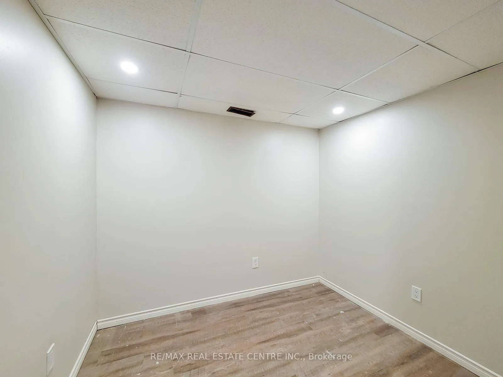 Photo 19 of 363 East 27th Street, Hamilton, Burkholme — HOMEH