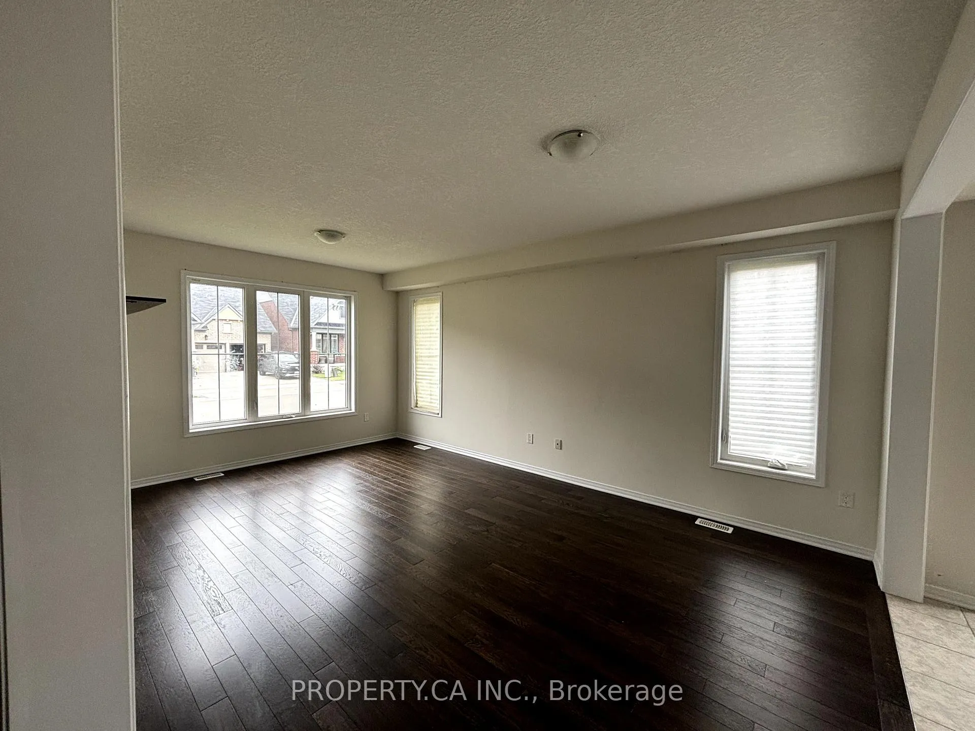 Photo 5 of 64 Cactus Crescent, Hamilton, Rural Stoney Creek — HOMEH
