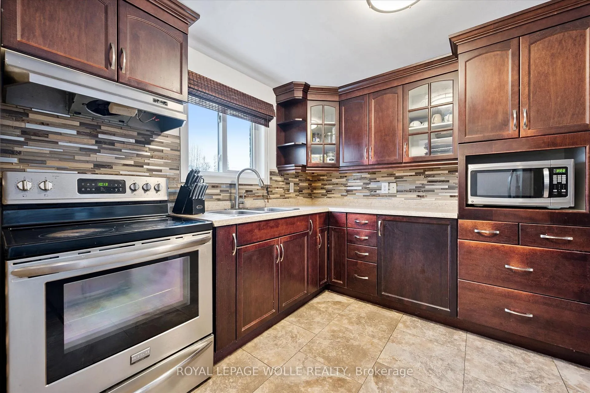 Photo 15 of 23 Tamvale Crescent, Kitchener — HOMEH