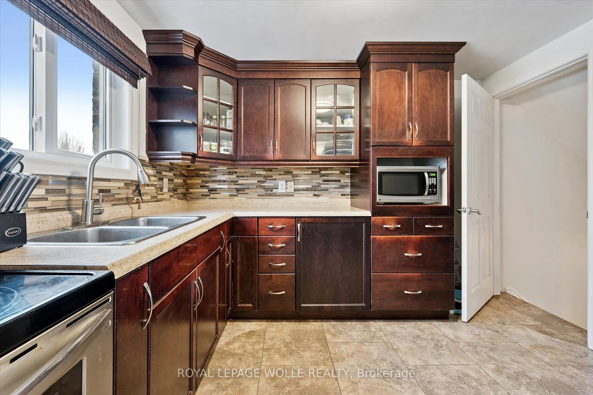 Photo 17 of 23 Tamvale Crescent, Kitchener — HOMEH