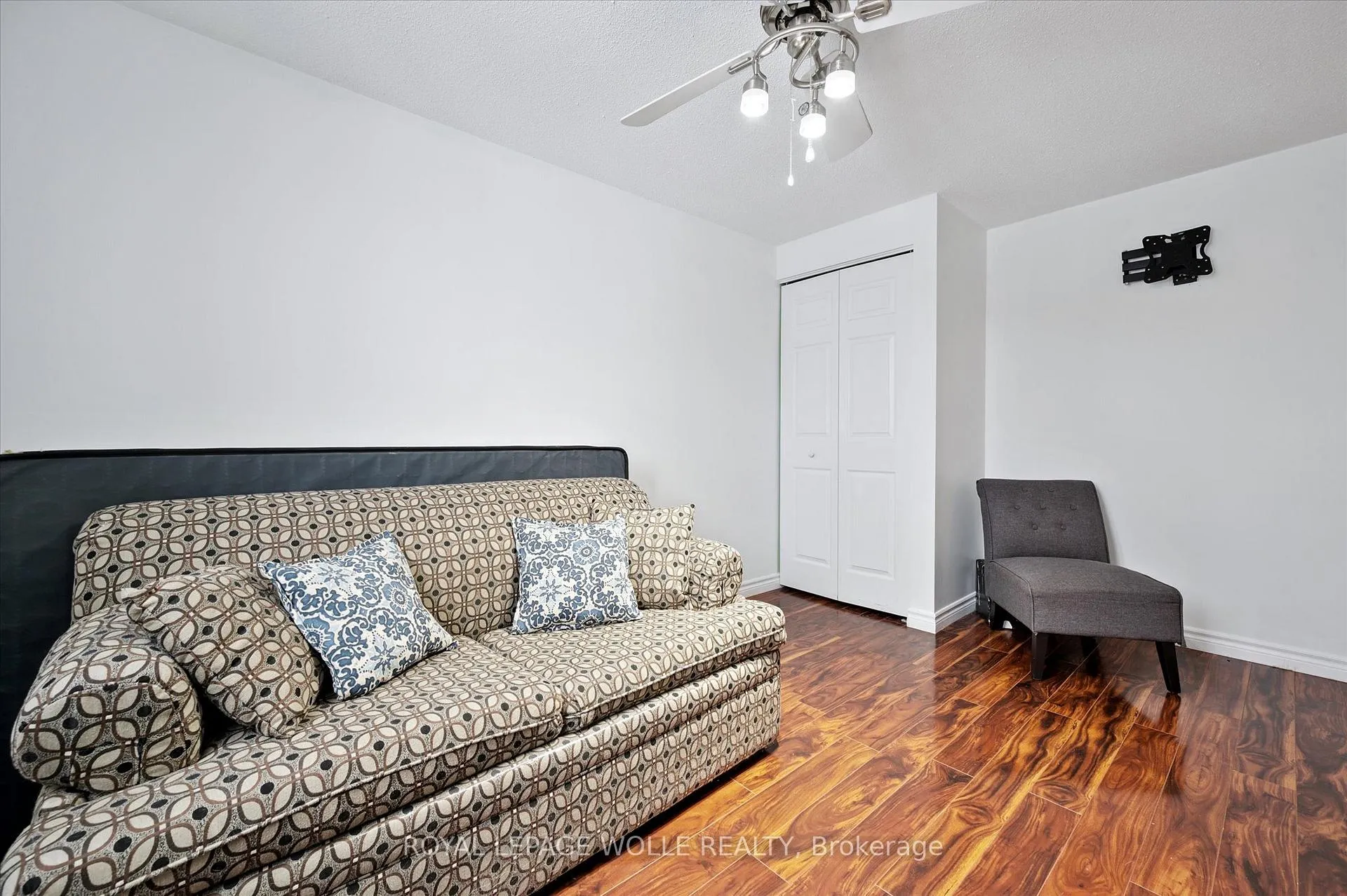 Photo 25 of 23 Tamvale Crescent, Kitchener — HOMEH