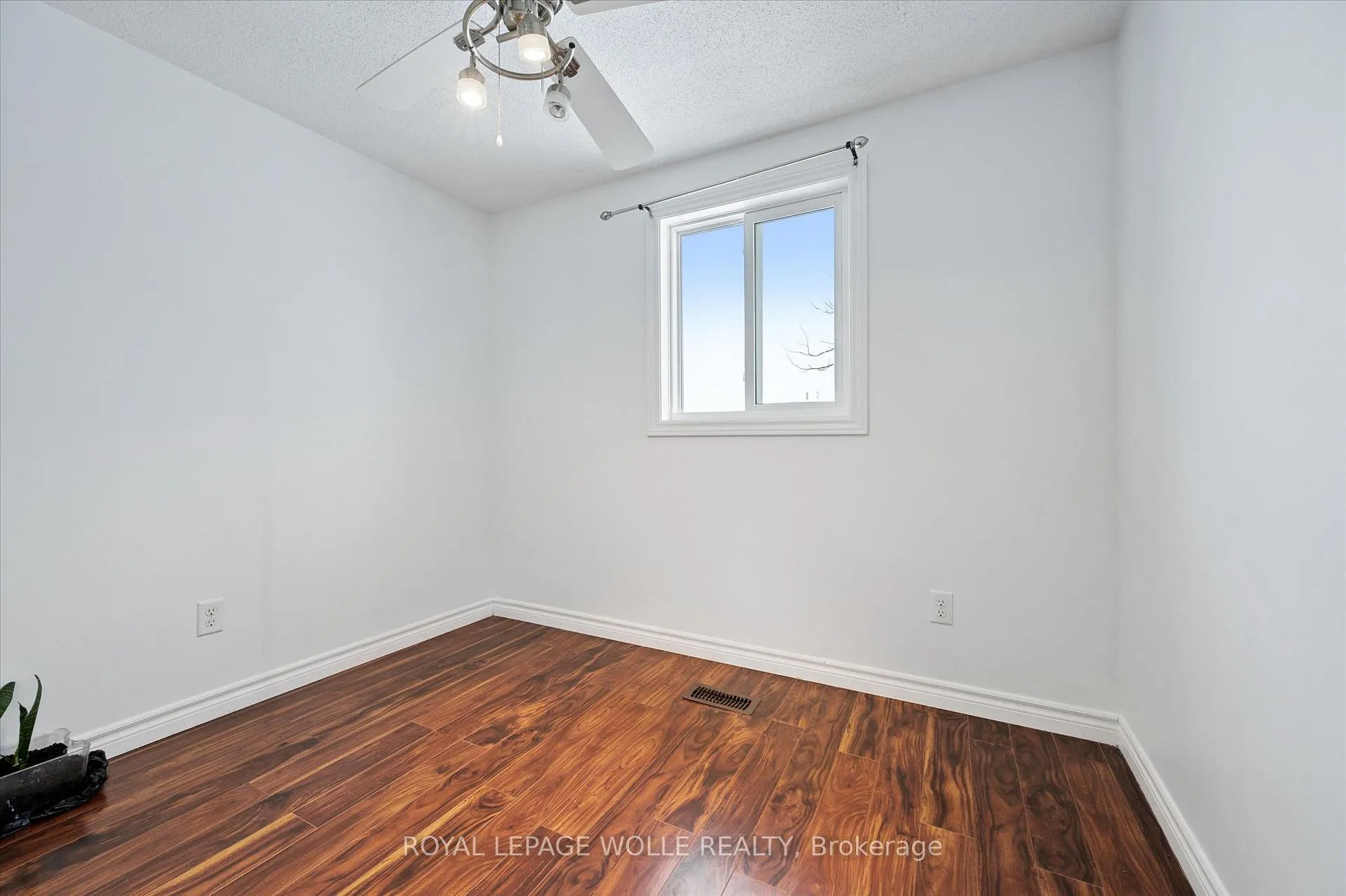 Photo 26 of 23 Tamvale Crescent, Kitchener — HOMEH