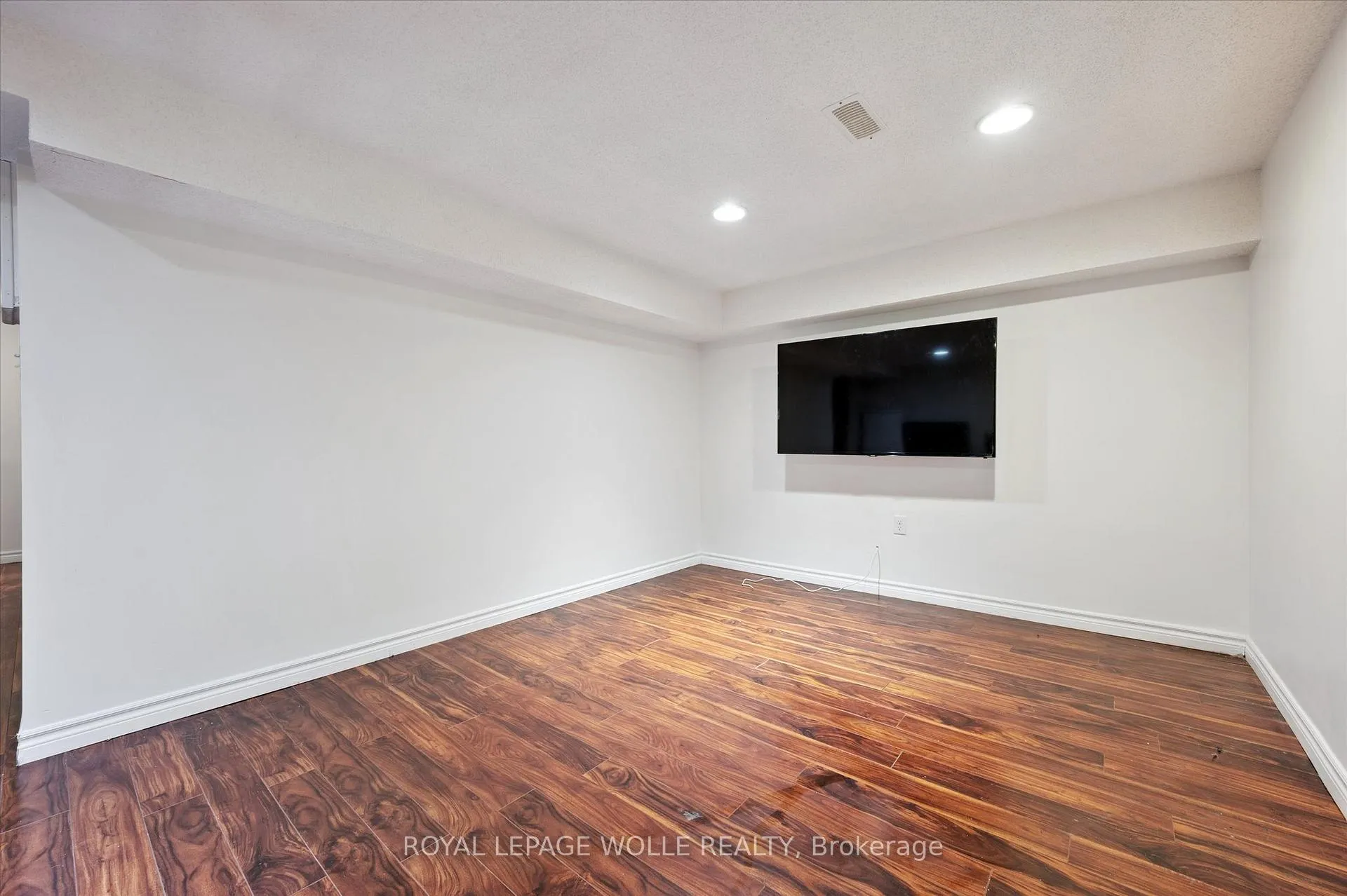 Photo 31 of 23 Tamvale Crescent, Kitchener — HOMEH