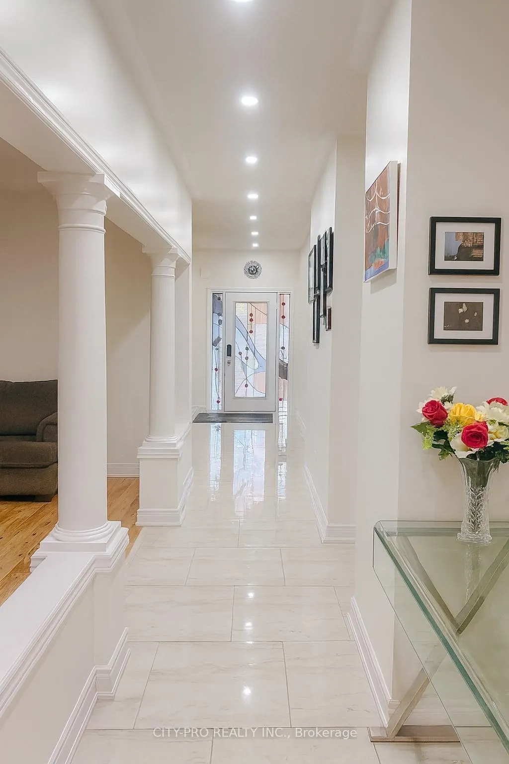 Photo 4 of 85 Bonistel Crescent, Brampton, Fletcher's Meadow — HOMEH