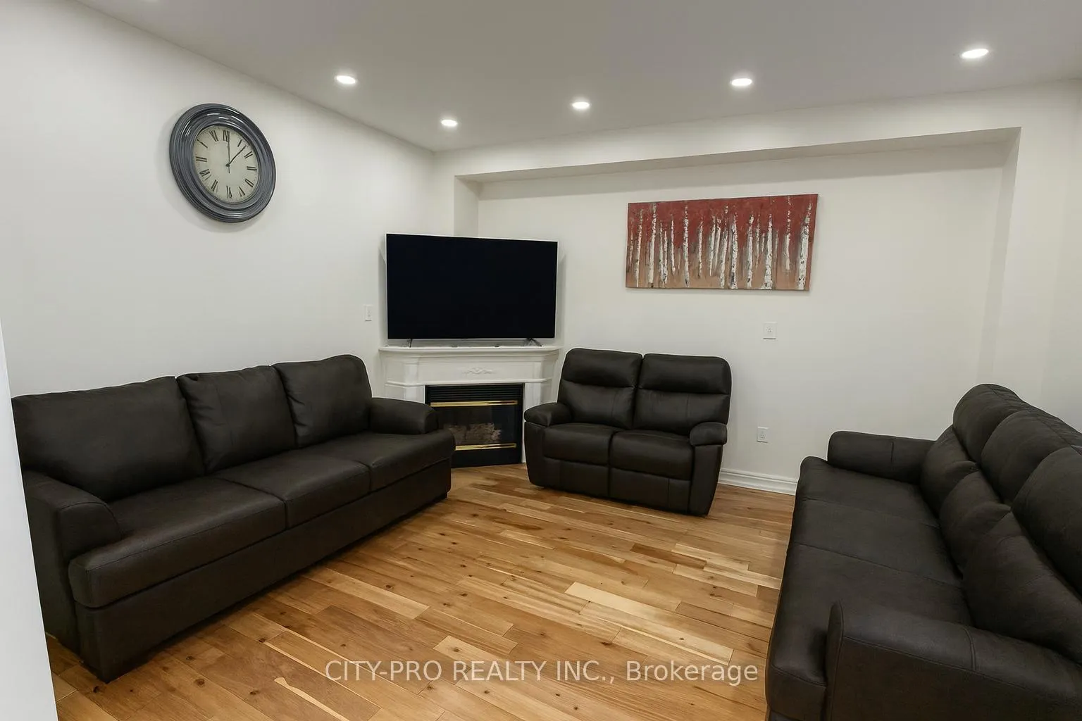 Photo 9 of 85 Bonistel Crescent, Brampton, Fletcher's Meadow — HOMEH