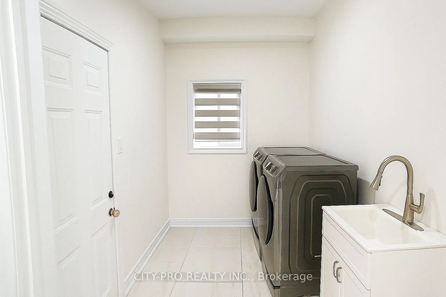 Photo 13 of 85 Bonistel Crescent, Brampton, Fletcher's Meadow — HOMEH