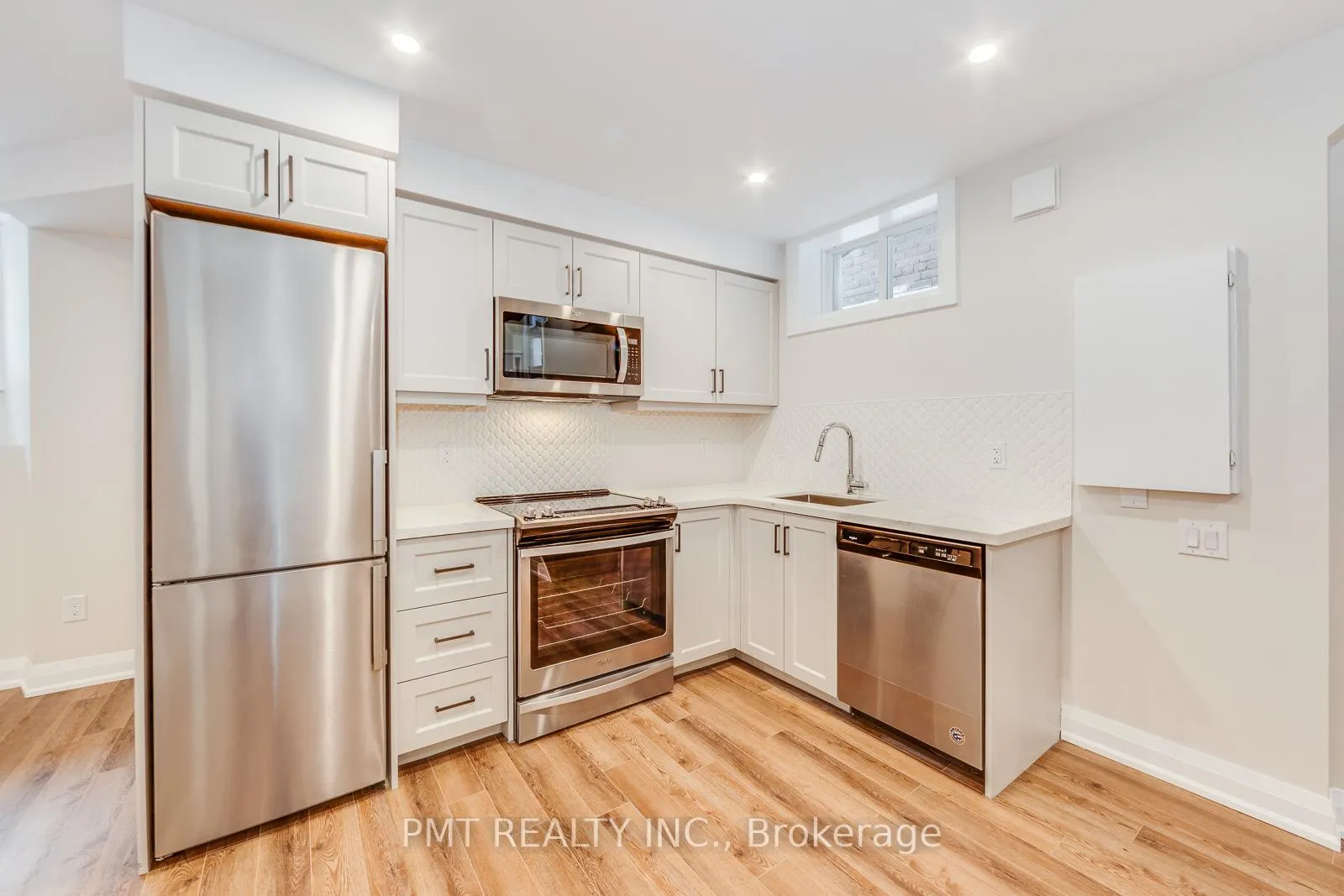 Photo 3 of Unit C, 17 Lockwood Road, Toronto, The Beaches — HOMEH