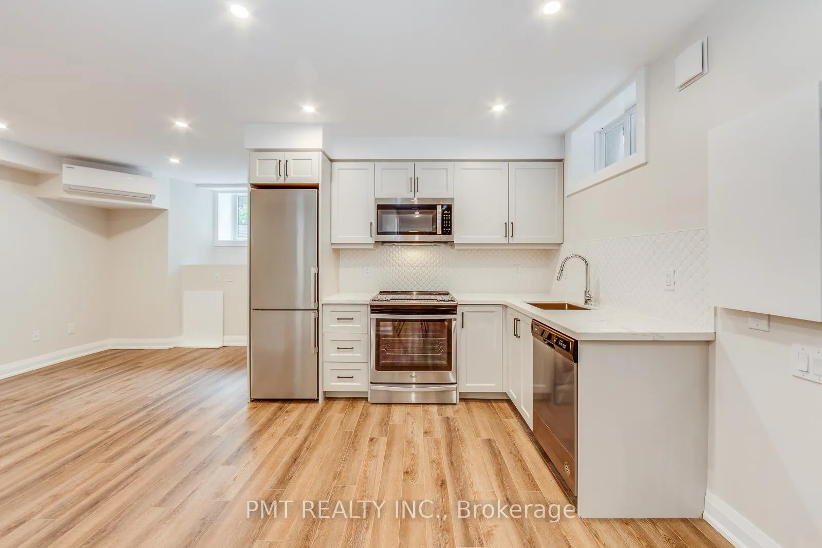 Photo 4 of Unit C, 17 Lockwood Road, Toronto, The Beaches — HOMEH