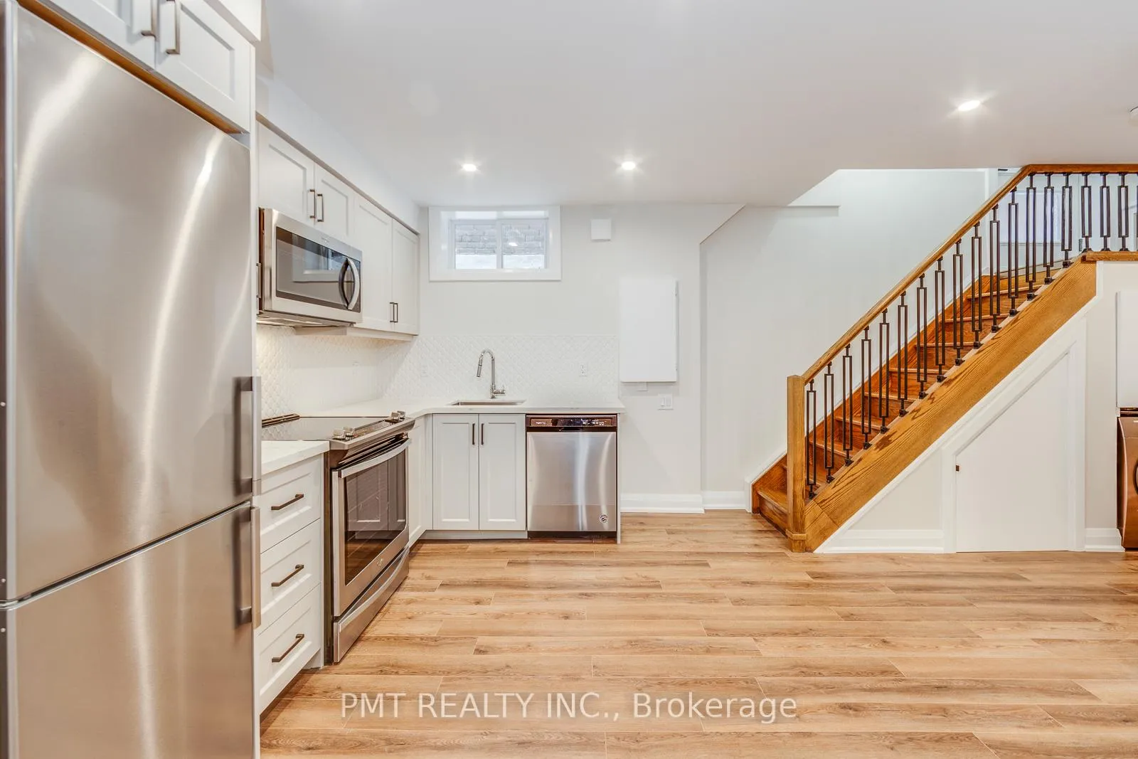 Photo 5 of Unit C, 17 Lockwood Road, Toronto, The Beaches — HOMEH