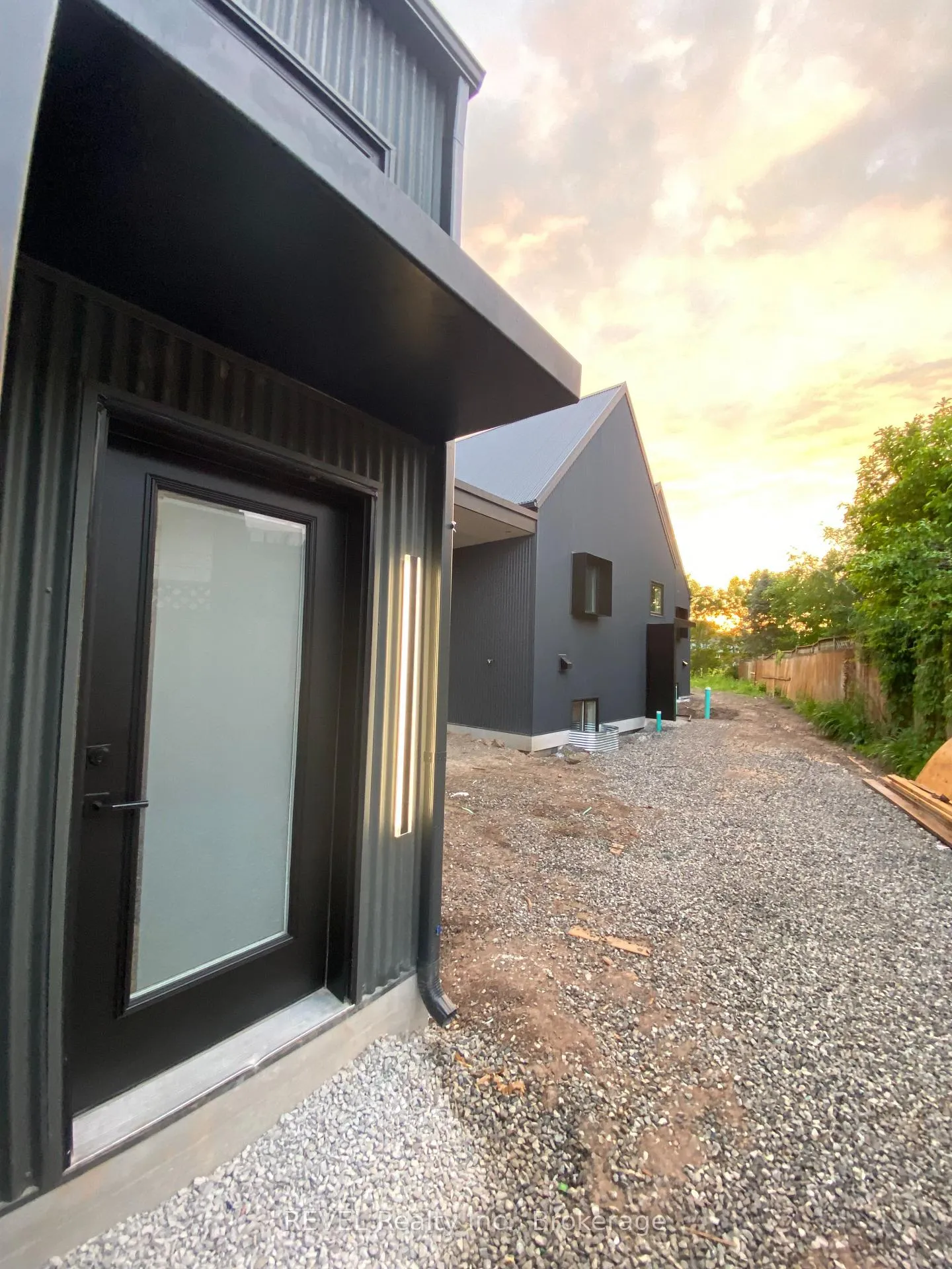 Front of Unit Unit 3, 5361 Valley Way