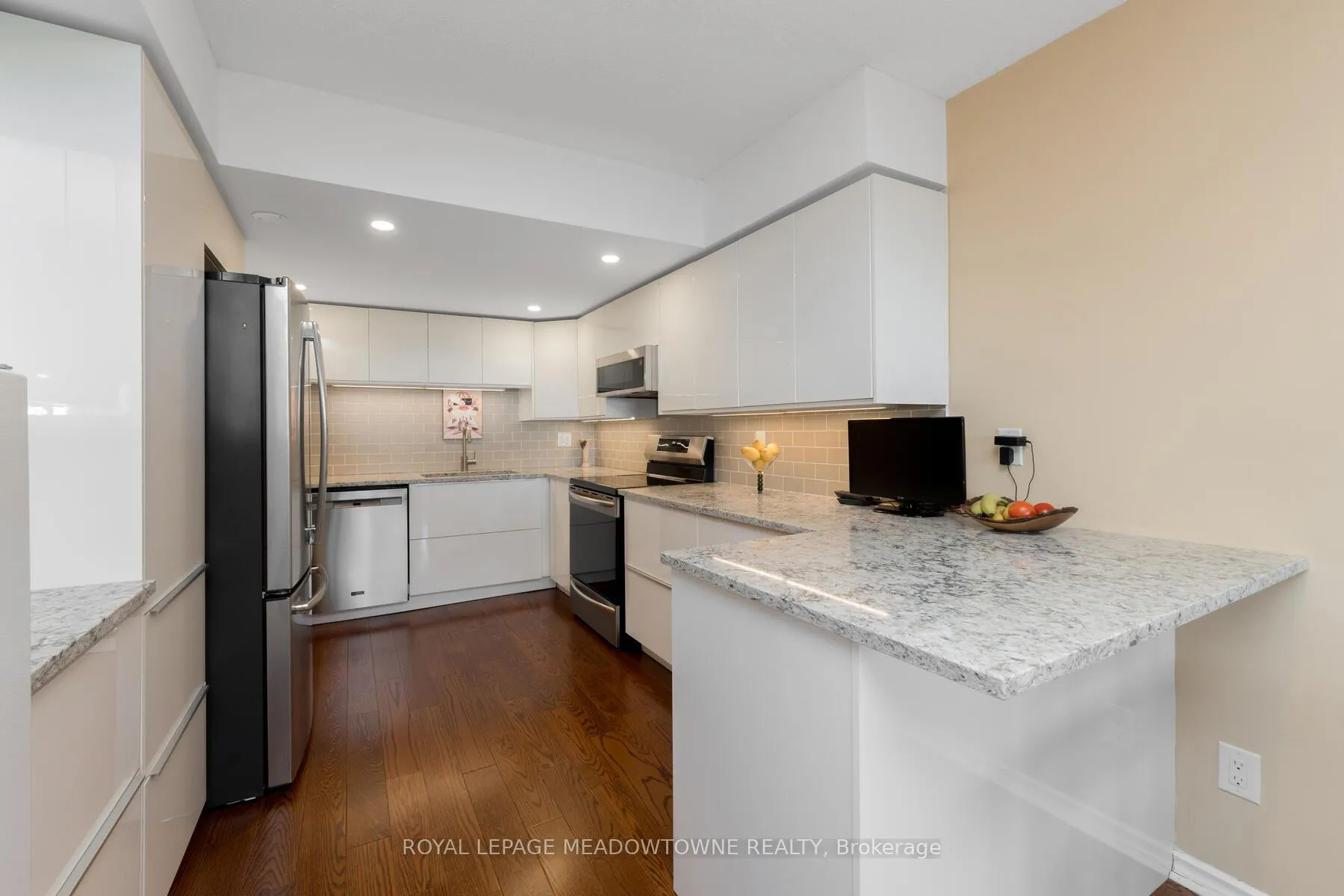 Photo 11 of Unit 1102, 310 Mill Street S, Brampton, Brampton South — HOMEH