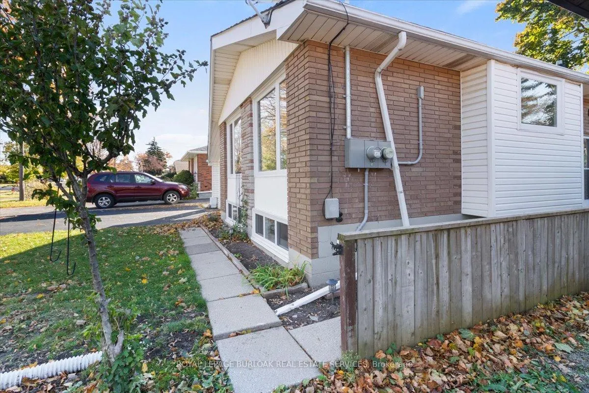 Photo 4 of Unit #2, Lower, 185 Mohawk R Road W, Hamilton, Buchanan — HOMEH