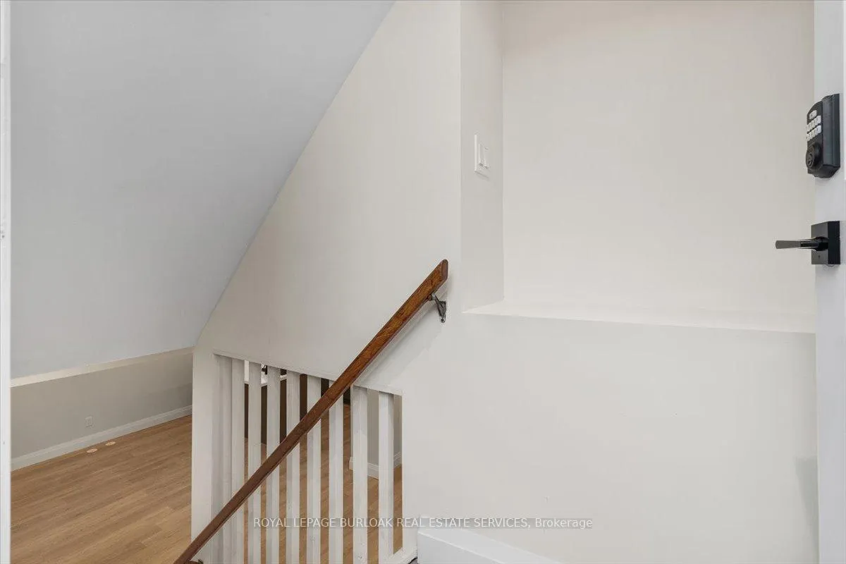 Photo 7 of Unit #2, Lower, 185 Mohawk R Road W, Hamilton, Buchanan — HOMEH