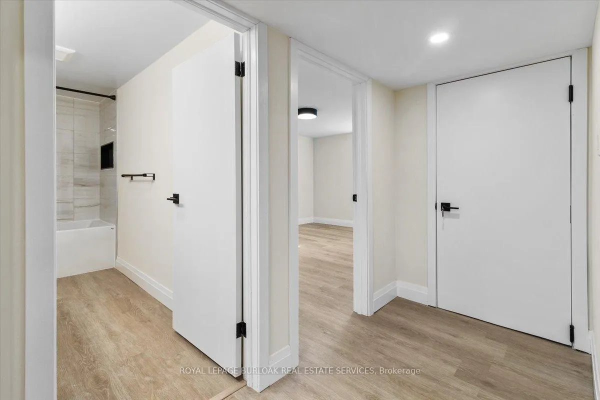 Photo 21 of Unit #2, Lower, 185 Mohawk R Road W, Hamilton, Buchanan — HOMEH