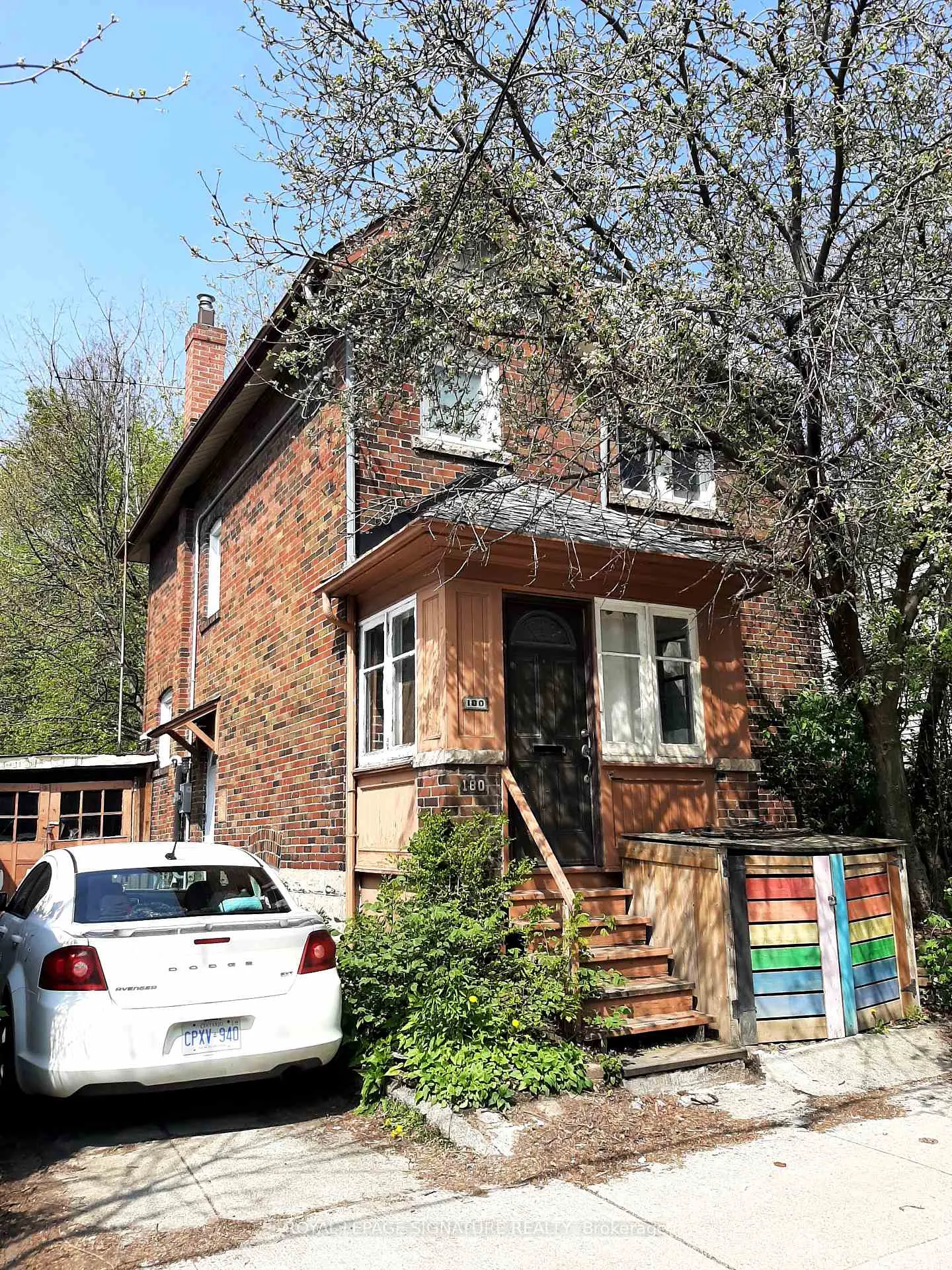 Front of Lower, 180 Dufferin Street
