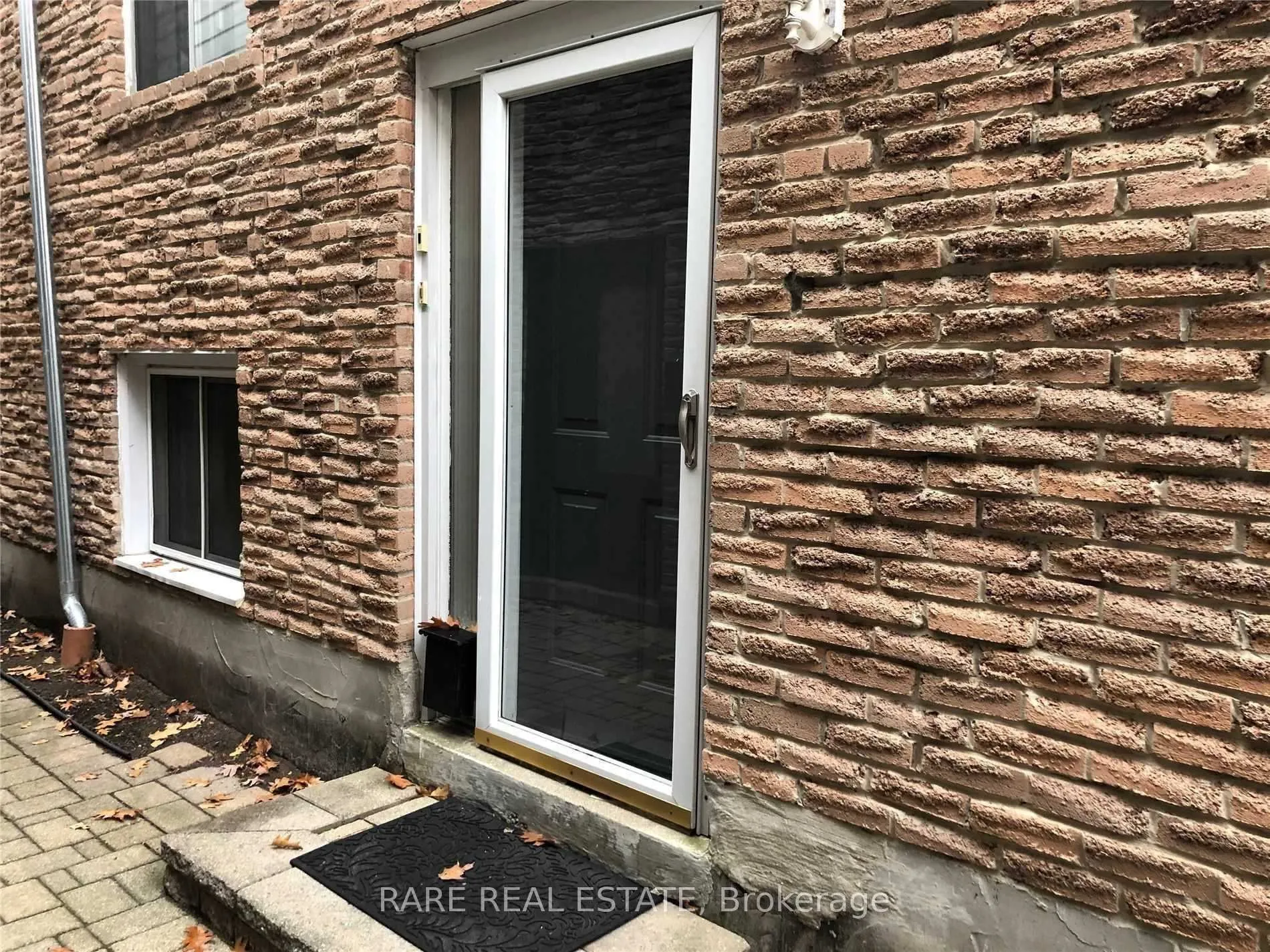 Photo 2 of Unit Lower, 26 Pine Avenue, Toronto, The Beaches — HOMEH