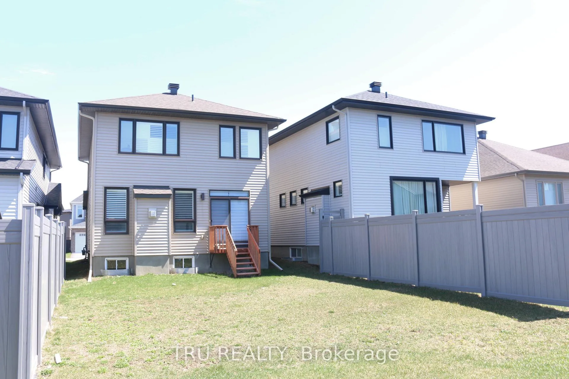 Photo 6 of 112 Minikan Street, Ottawa, Blossom Park/Kemp Park/Findlay Creek — HOMEH