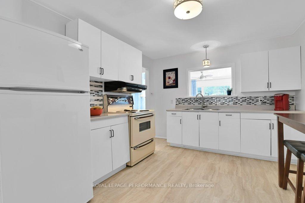 Photo 17 of 131 Sunning Hills Crescent, Ottawa, Constance Bay — HOMEH