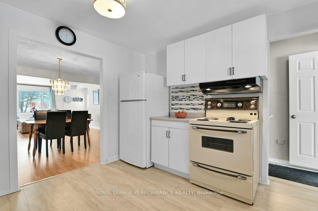Photo 18 of 131 Sunning Hills Crescent, Ottawa, Constance Bay — HOMEH