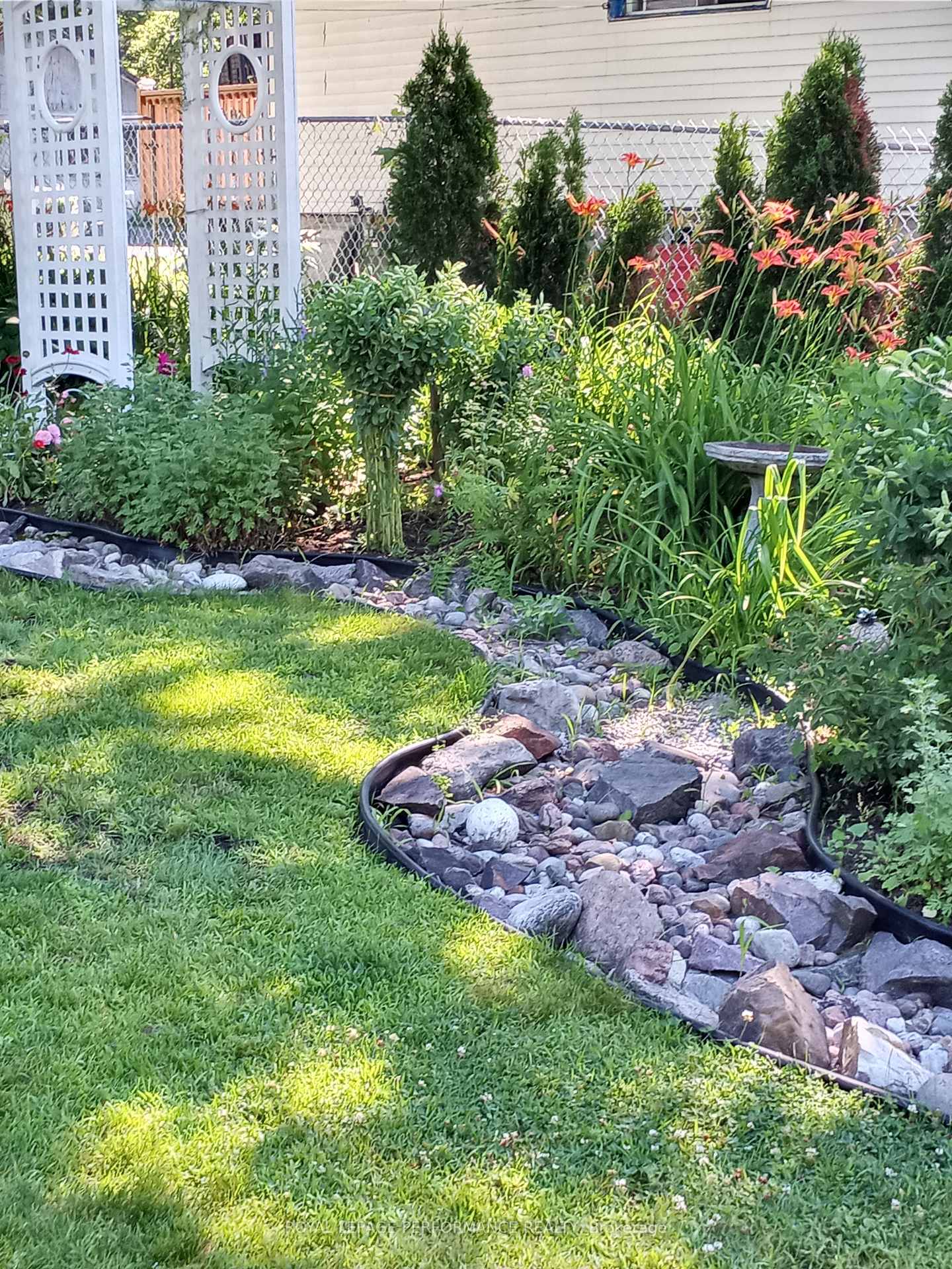 Photo 35 of 131 Sunning Hills Crescent, Ottawa, Constance Bay — HOMEH