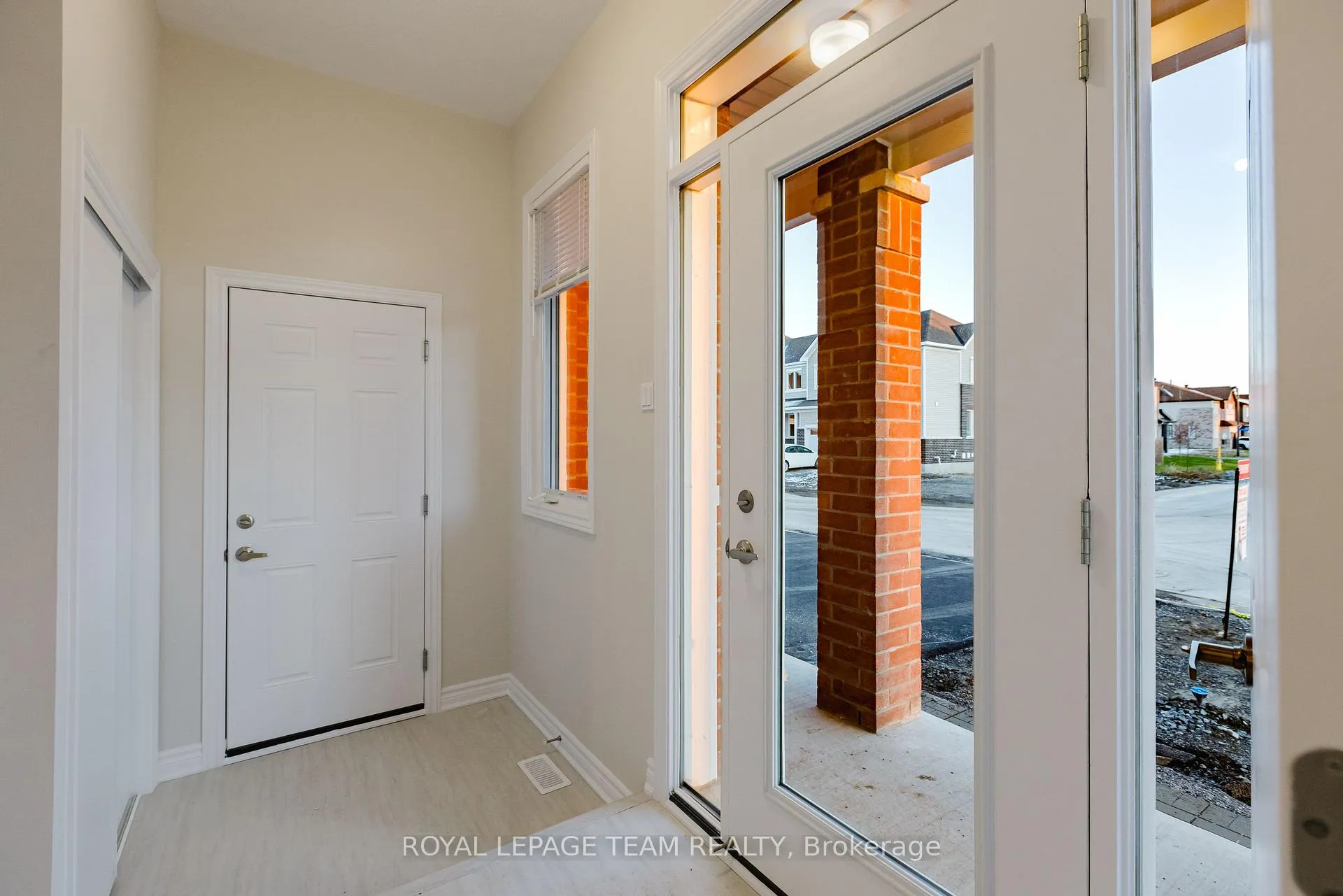 Photo 3 of 180 Ryan Reynolds Way, Ottawa, Avalon West — HOMEH